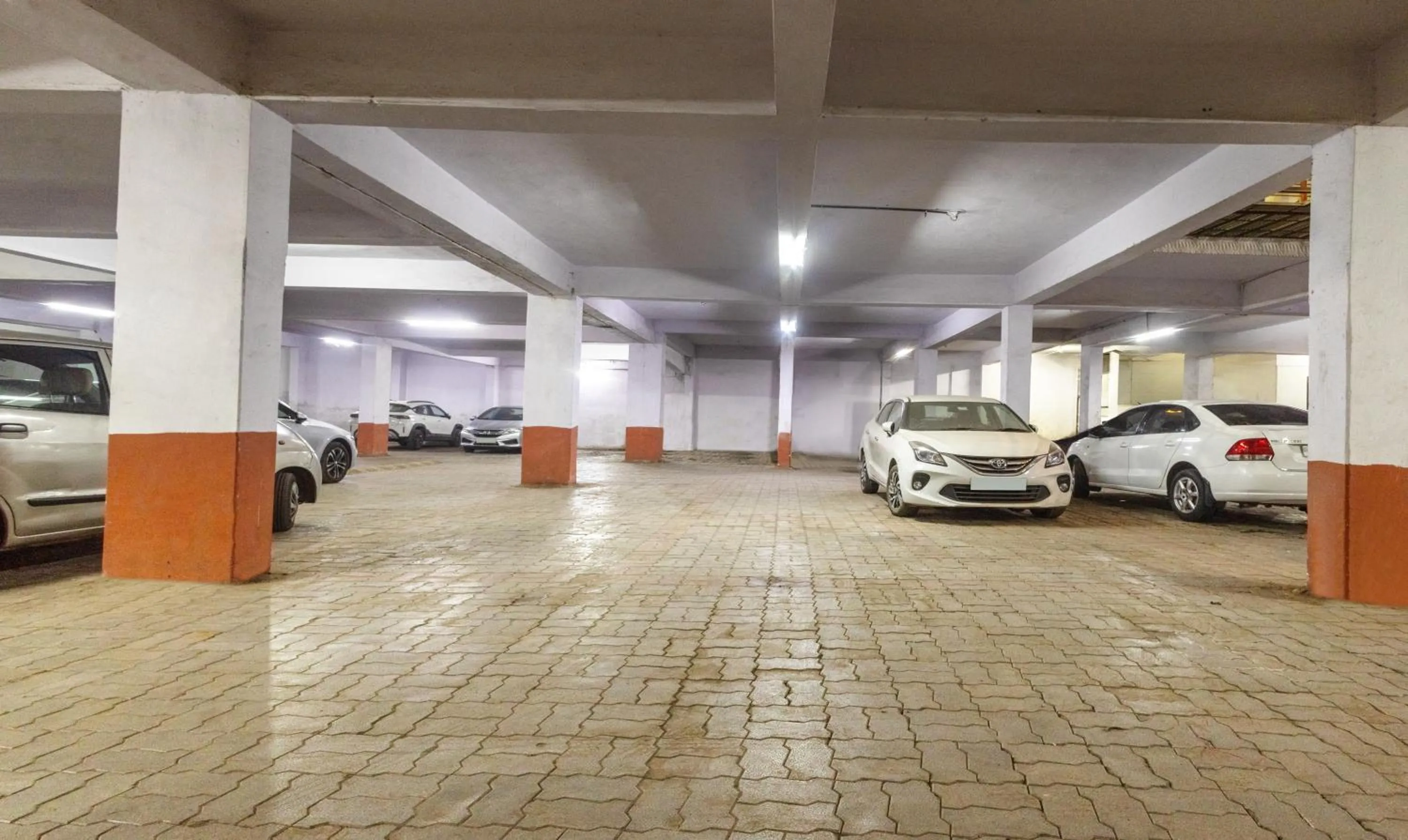 Parking in Itsy Hotels Signature, Nehru Nagar