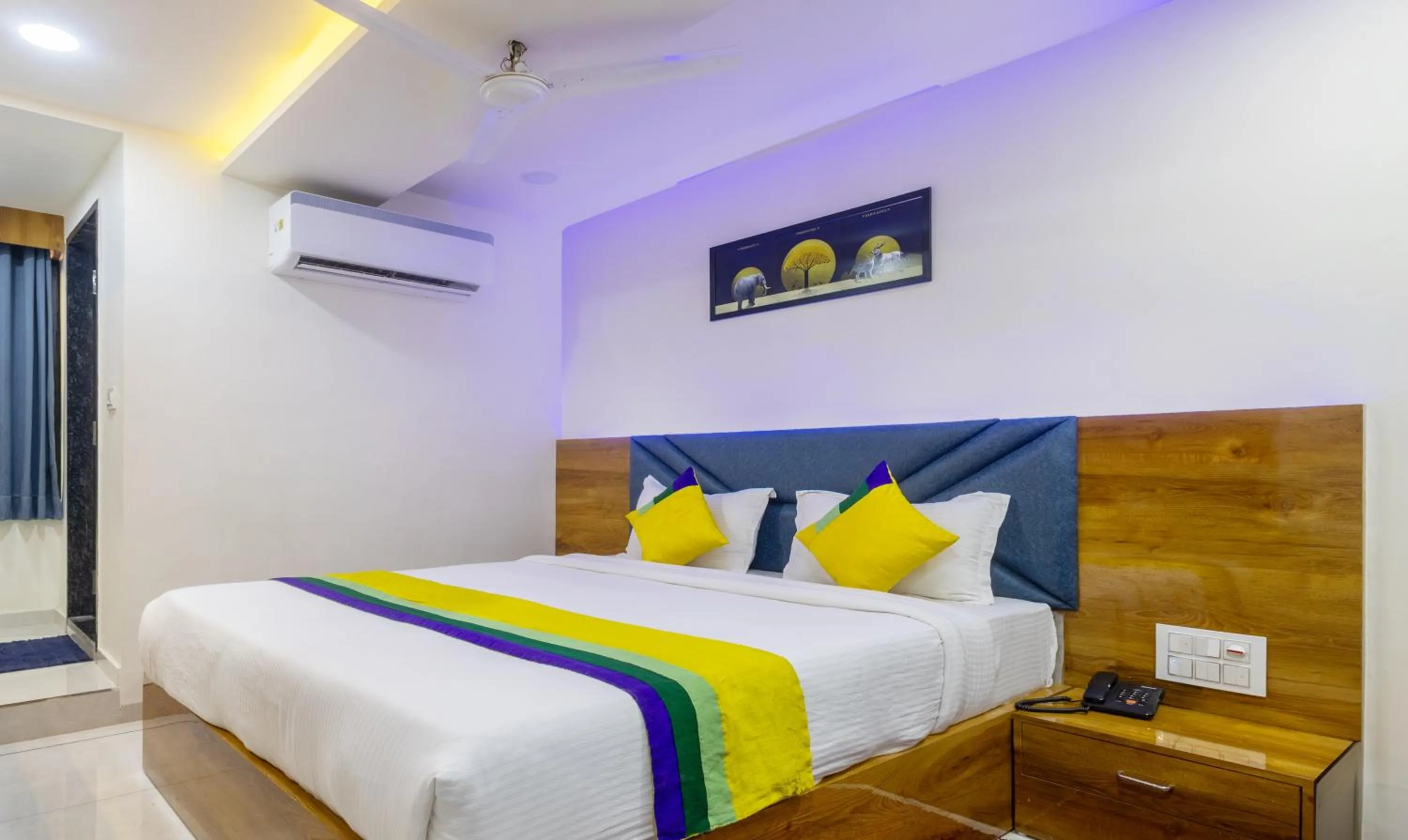 Bedroom, Bed in Itsy Hotels Signature, Nehru Nagar