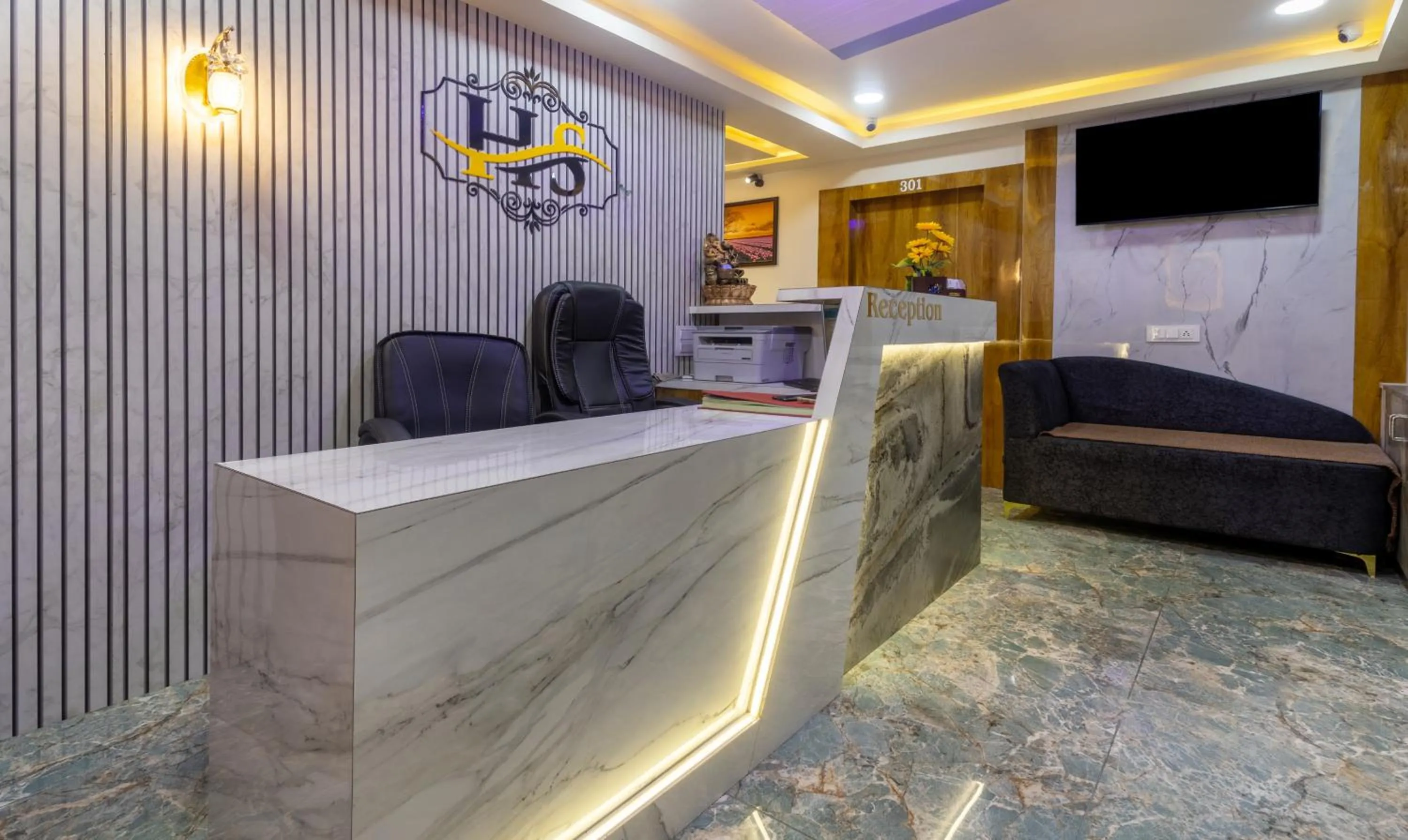 Lobby or reception in Itsy Hotels Signature, Nehru Nagar