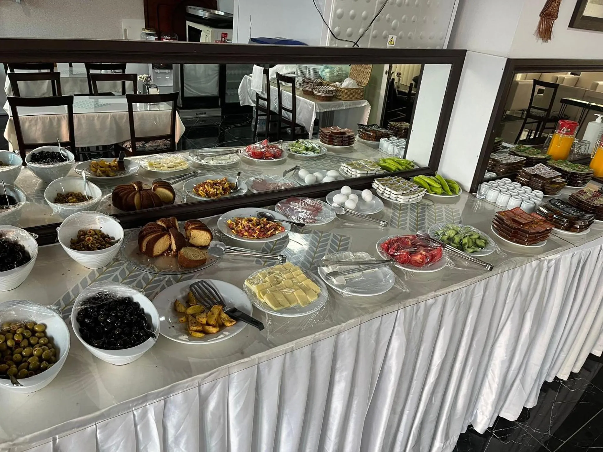 Buffet breakfast in Bayındır Palme Hotel