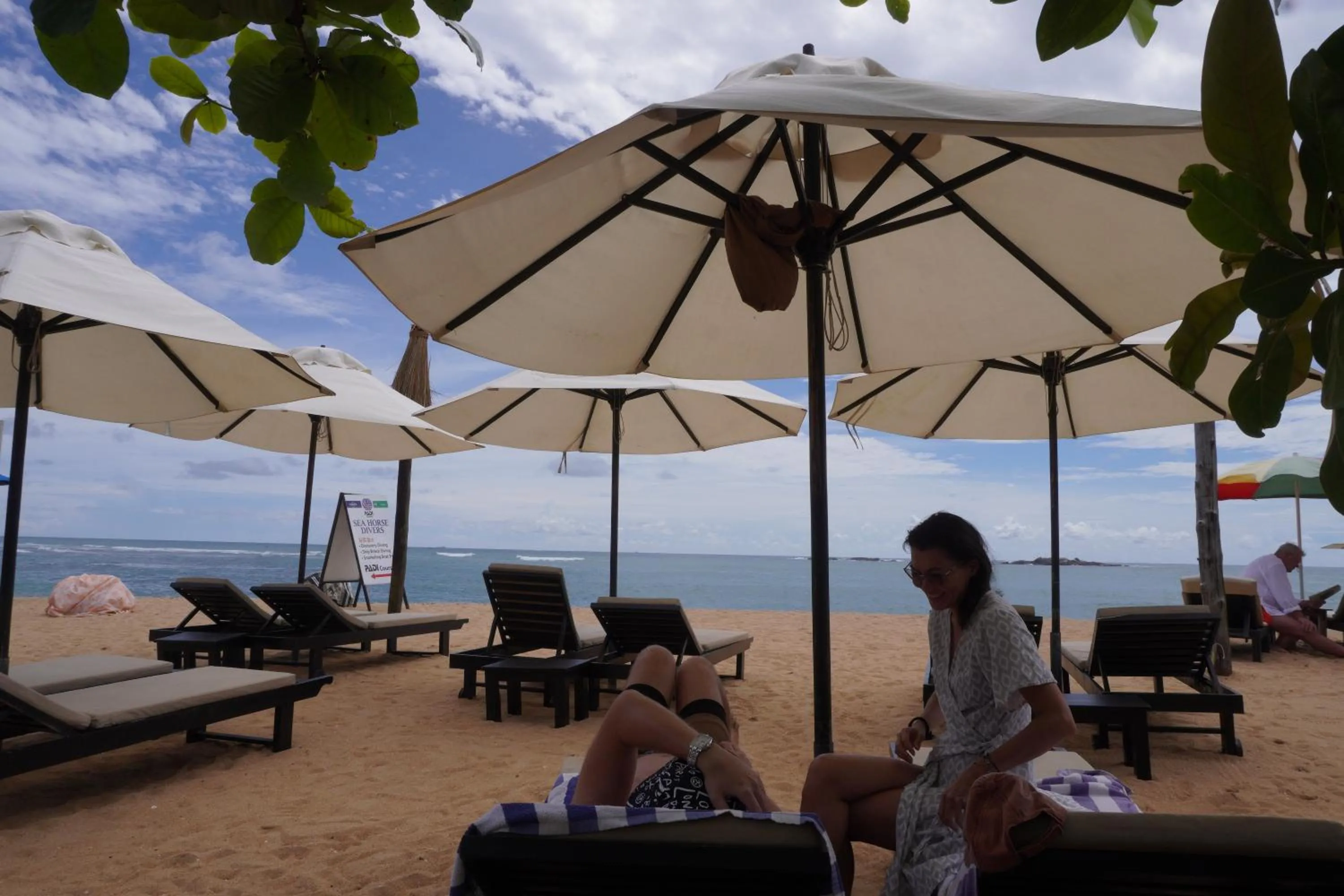 sunbed in SURF UNA BEACH HOTEL
