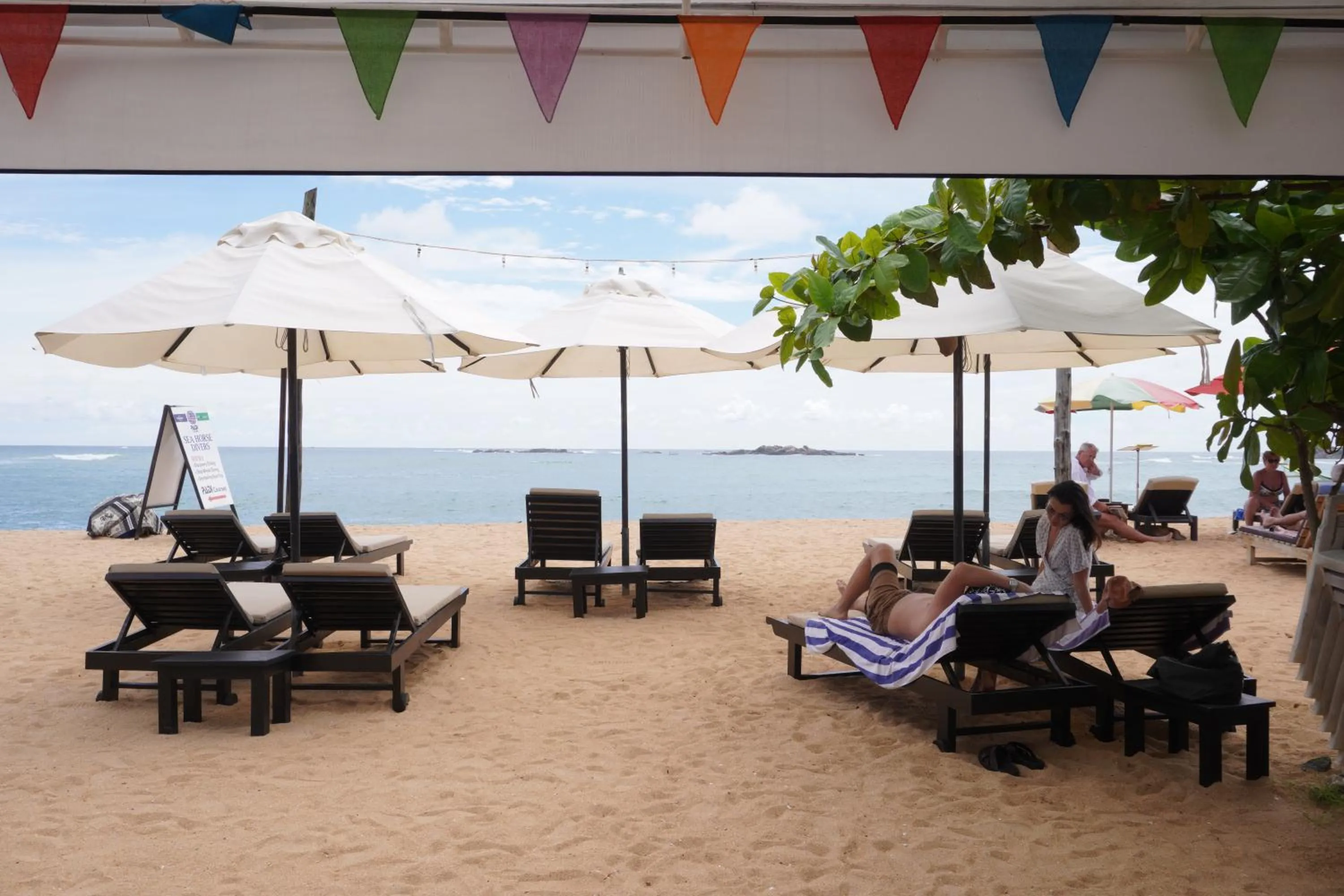 sunbed in SURF UNA BEACH HOTEL