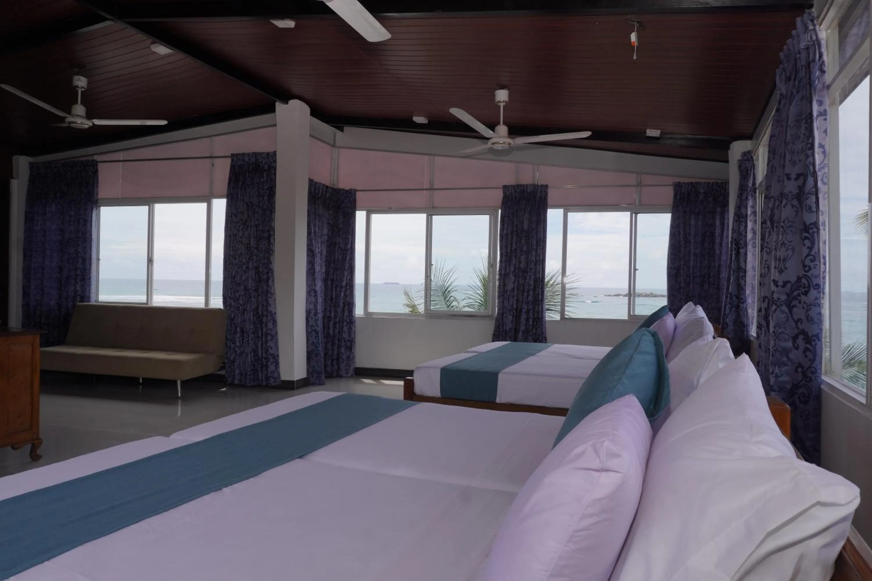 Seating area, Bed in SURF UNA BEACH HOTEL