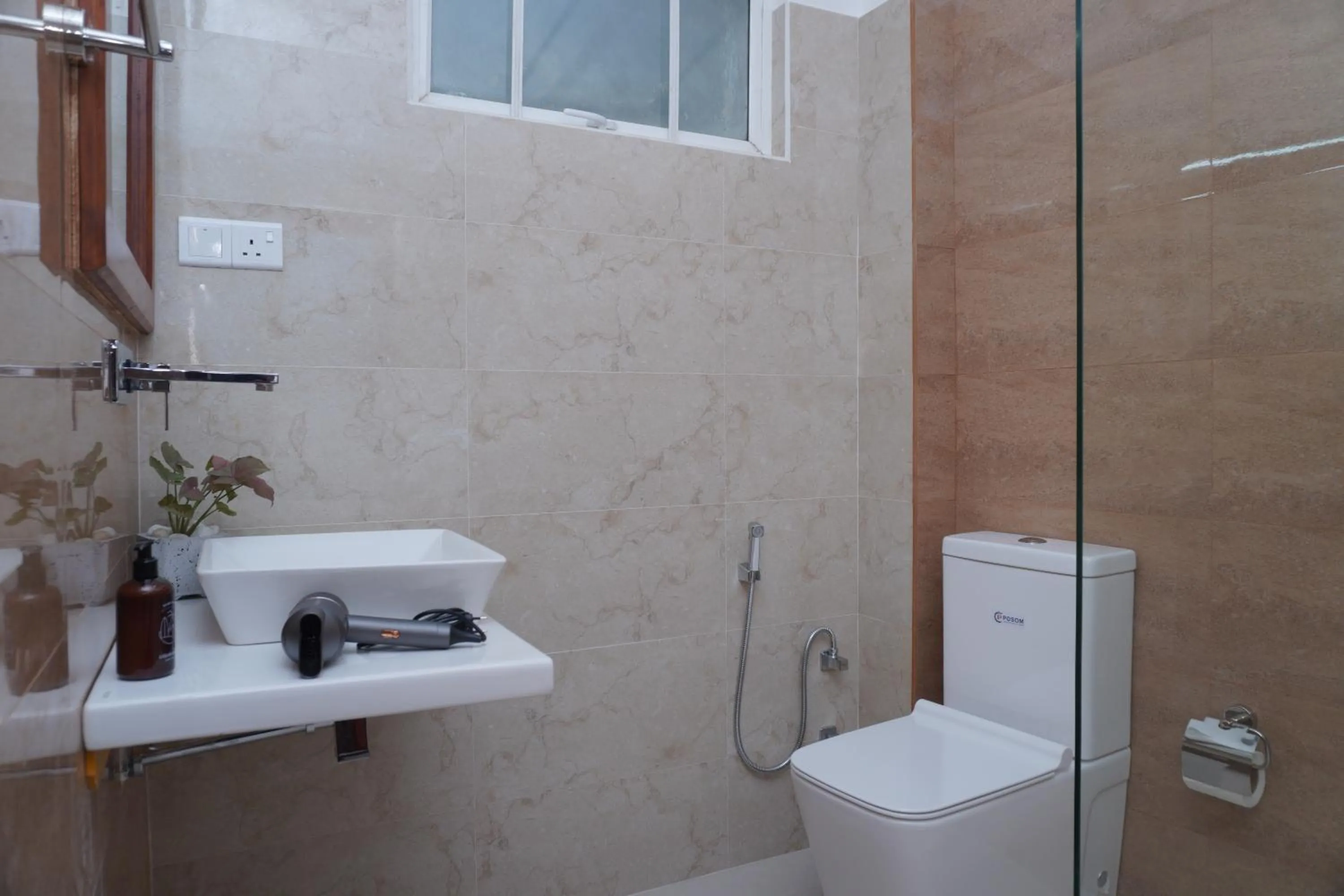Toilet in SURF UNA BEACH HOTEL
