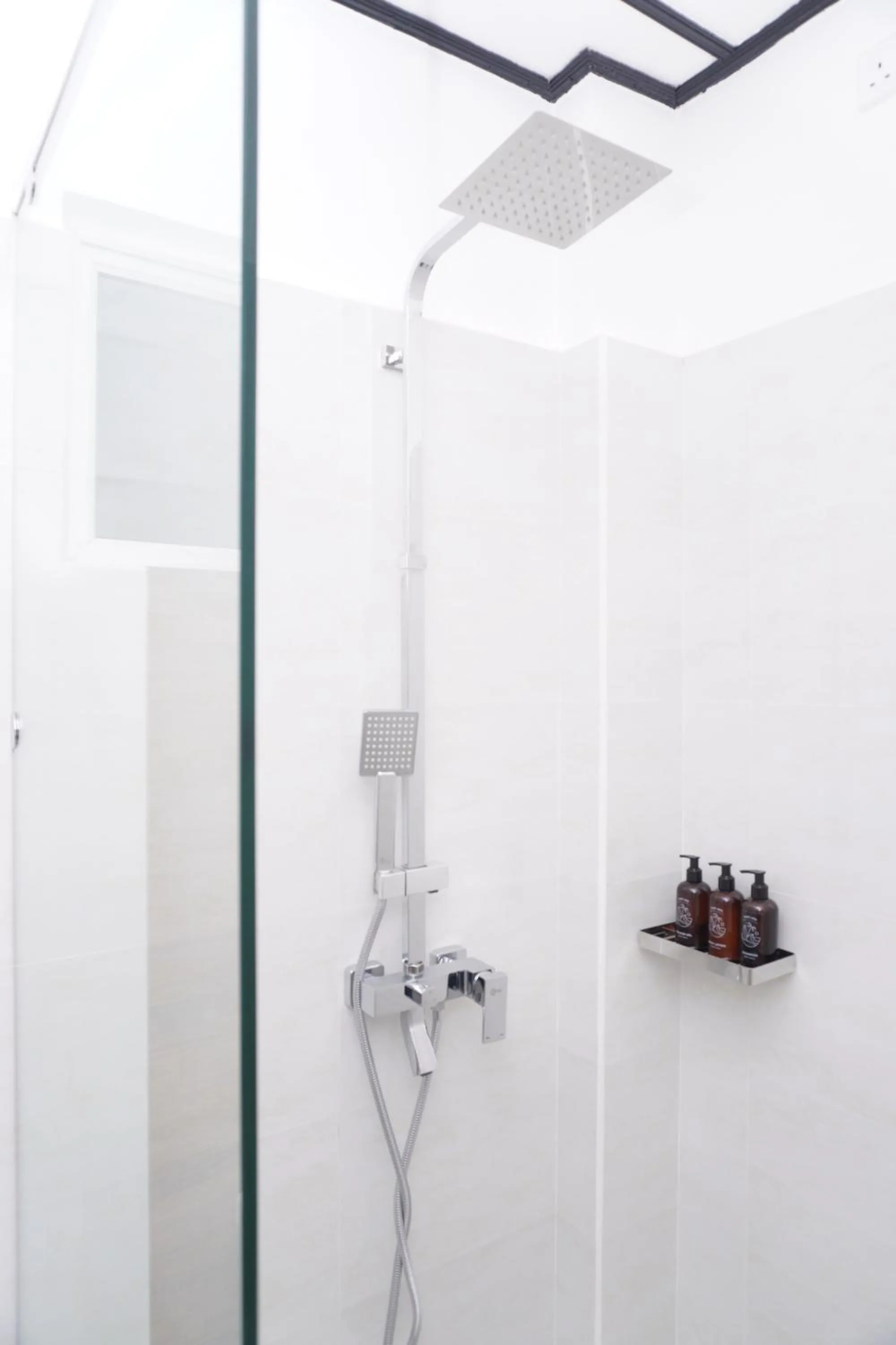 Shower in SURF UNA BEACH HOTEL