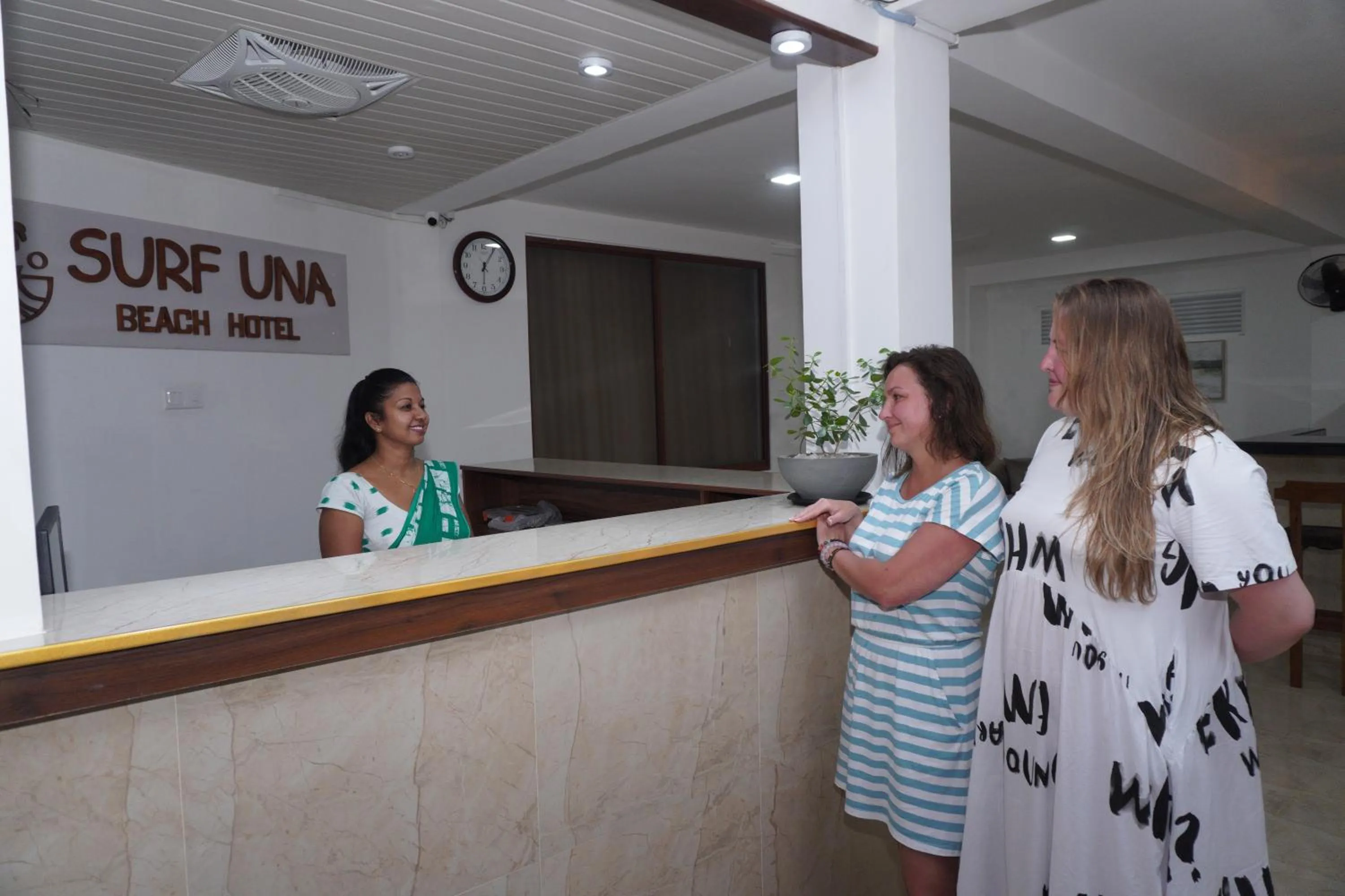 Lobby or reception in SURF UNA BEACH HOTEL