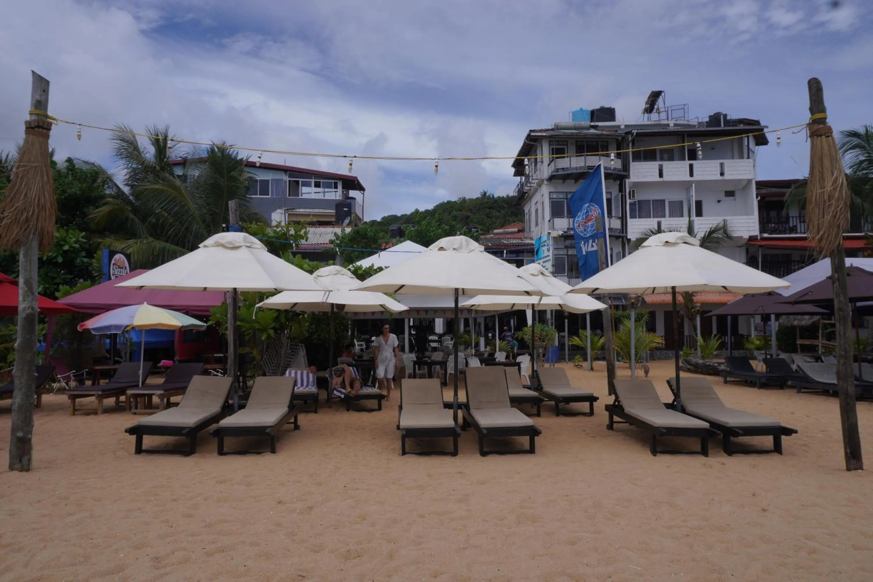 sunbed in SURF UNA BEACH HOTEL