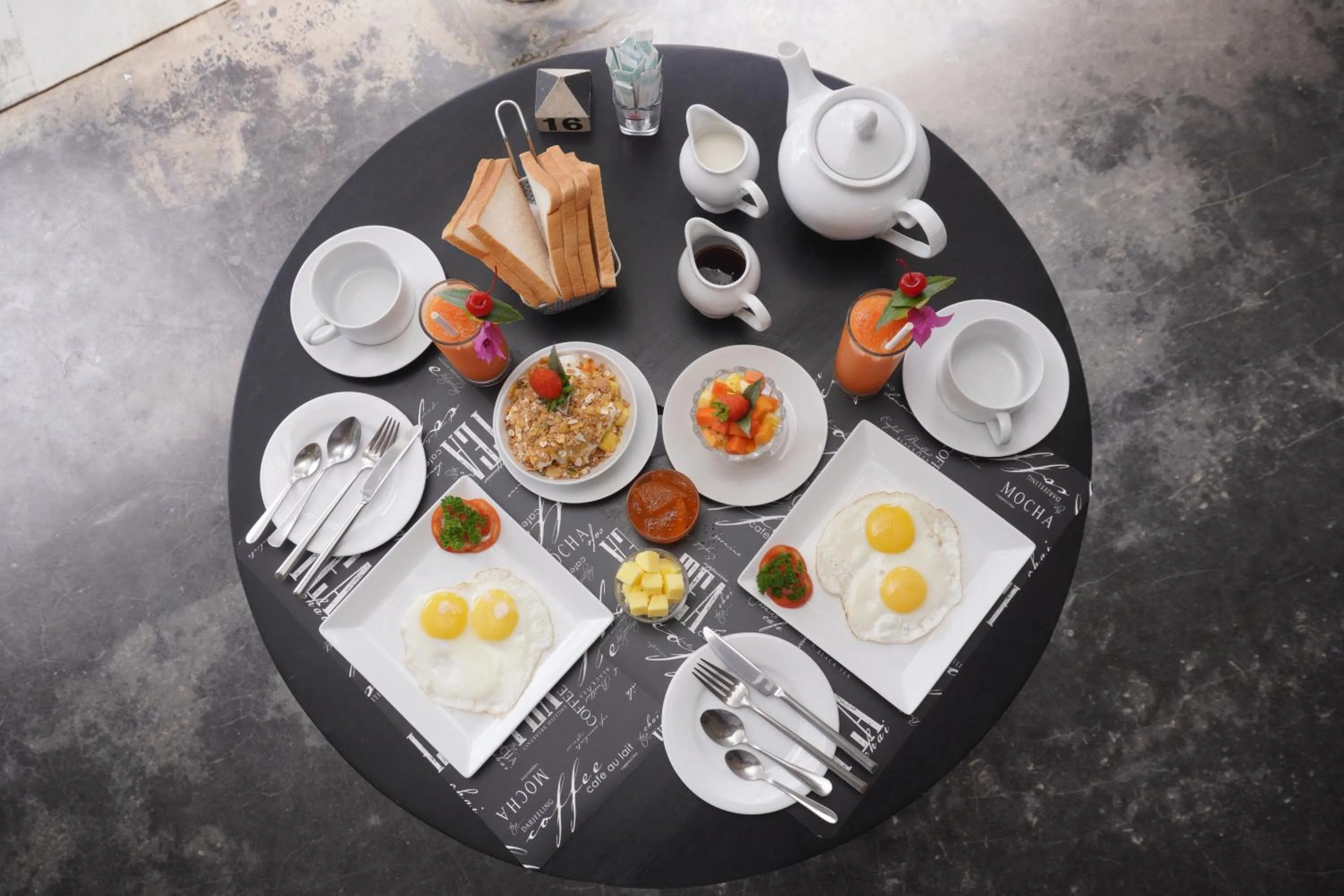 Breakfast in SURF UNA BEACH HOTEL