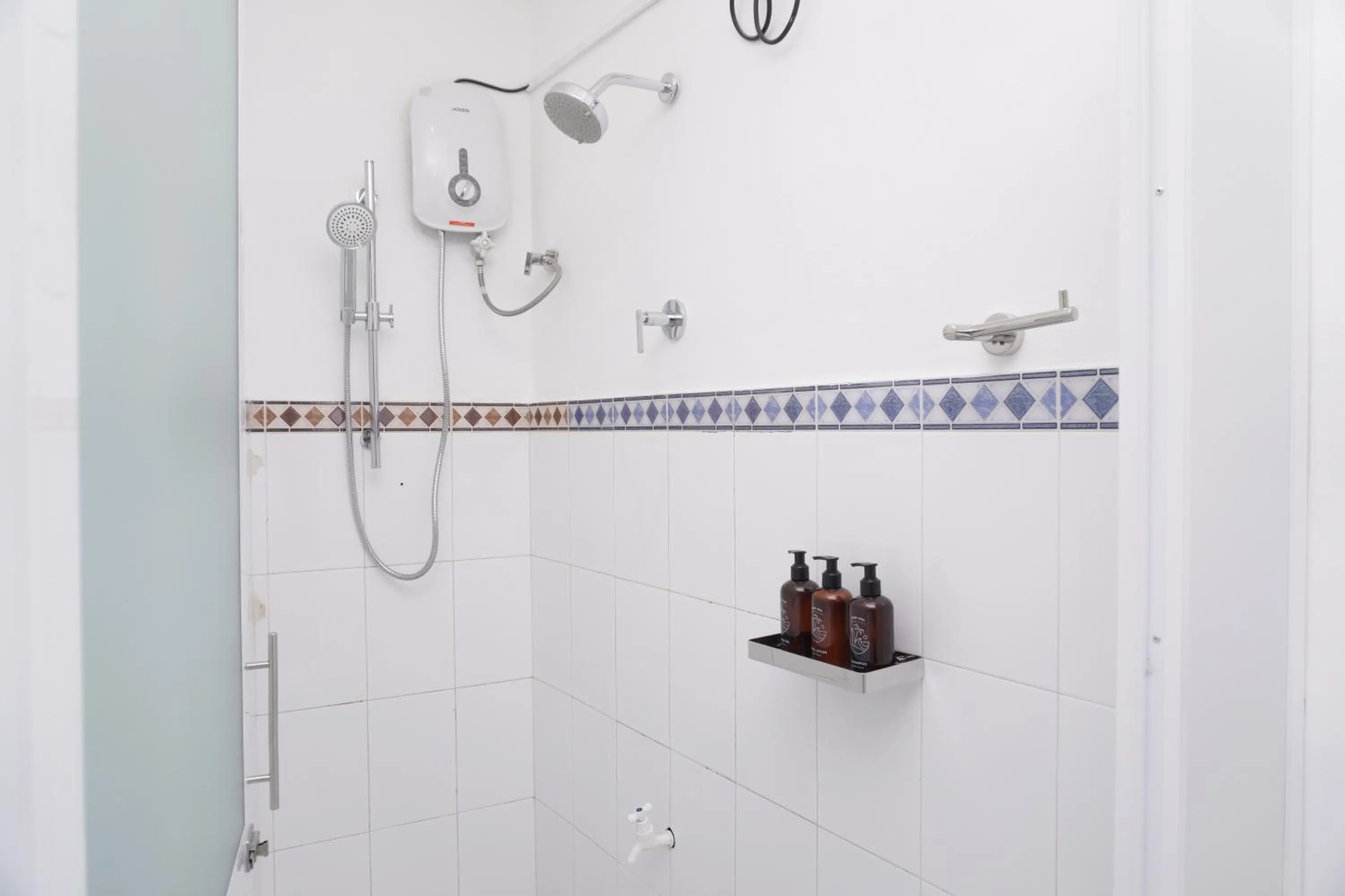 Shower in SURF UNA BEACH HOTEL