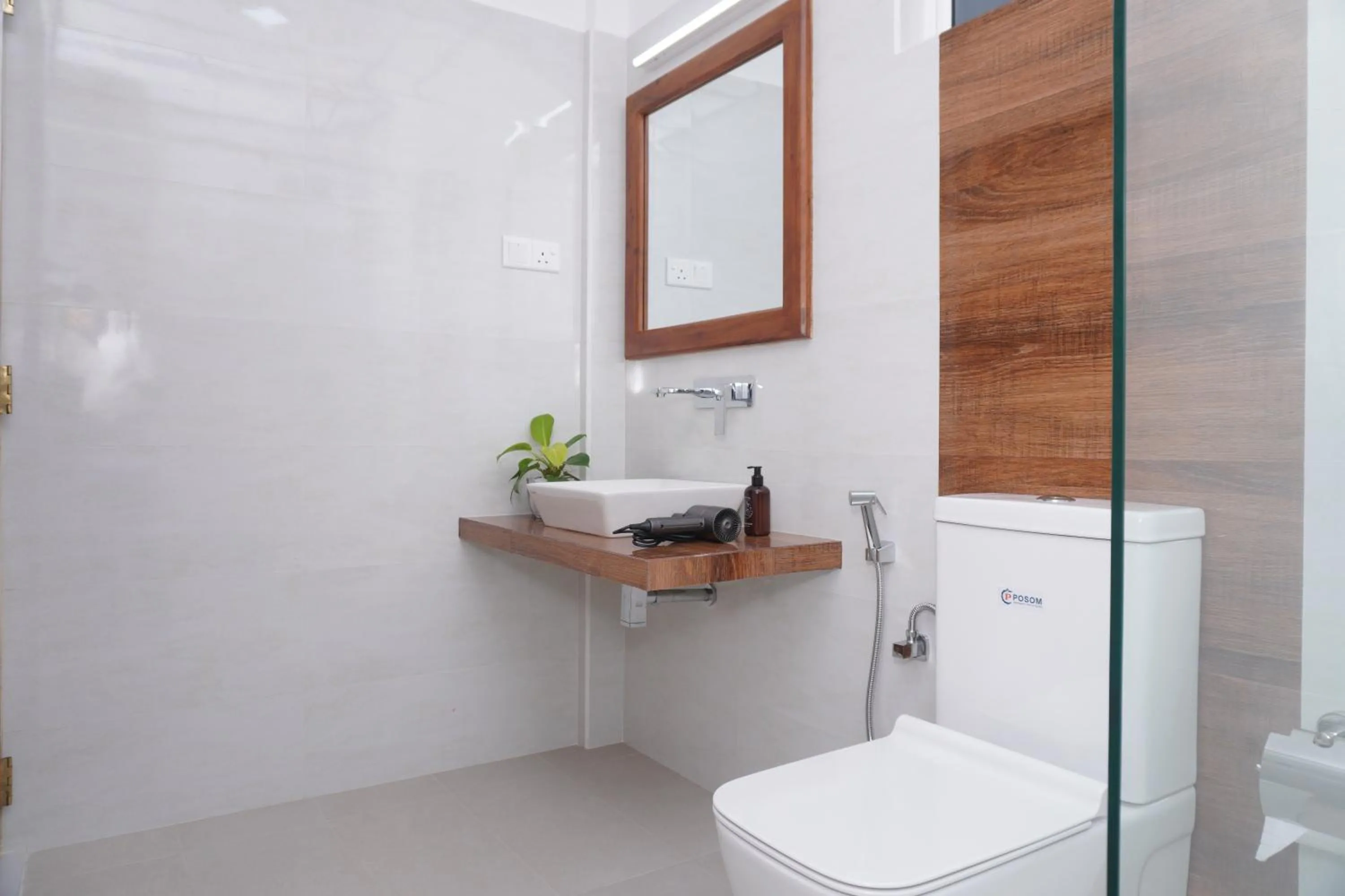 Toilet in SURF UNA BEACH HOTEL