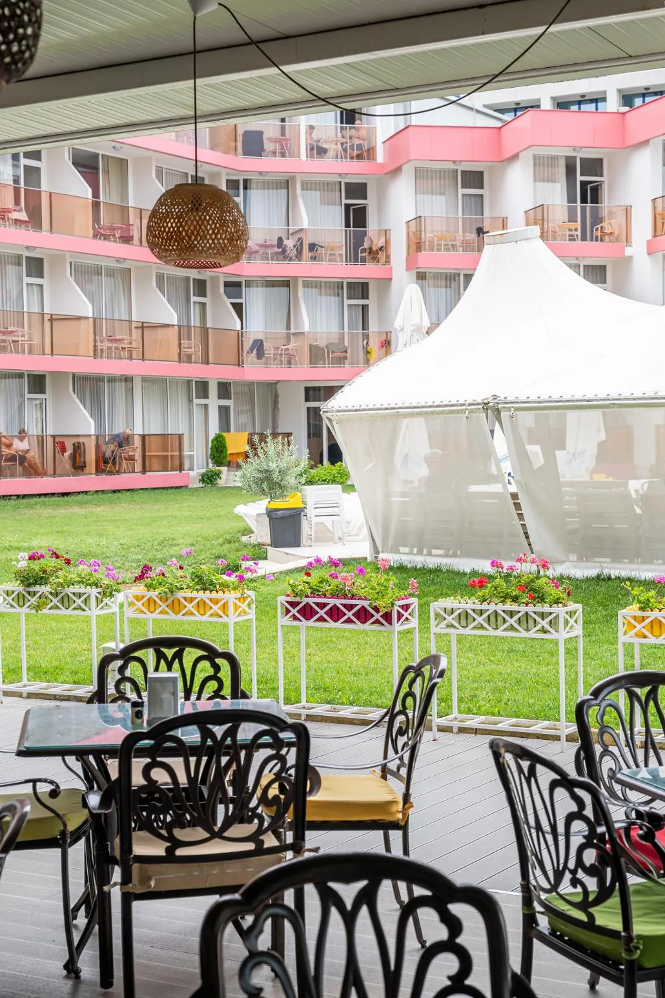 Restaurant/places to eat in Flamingo Beach Hotel