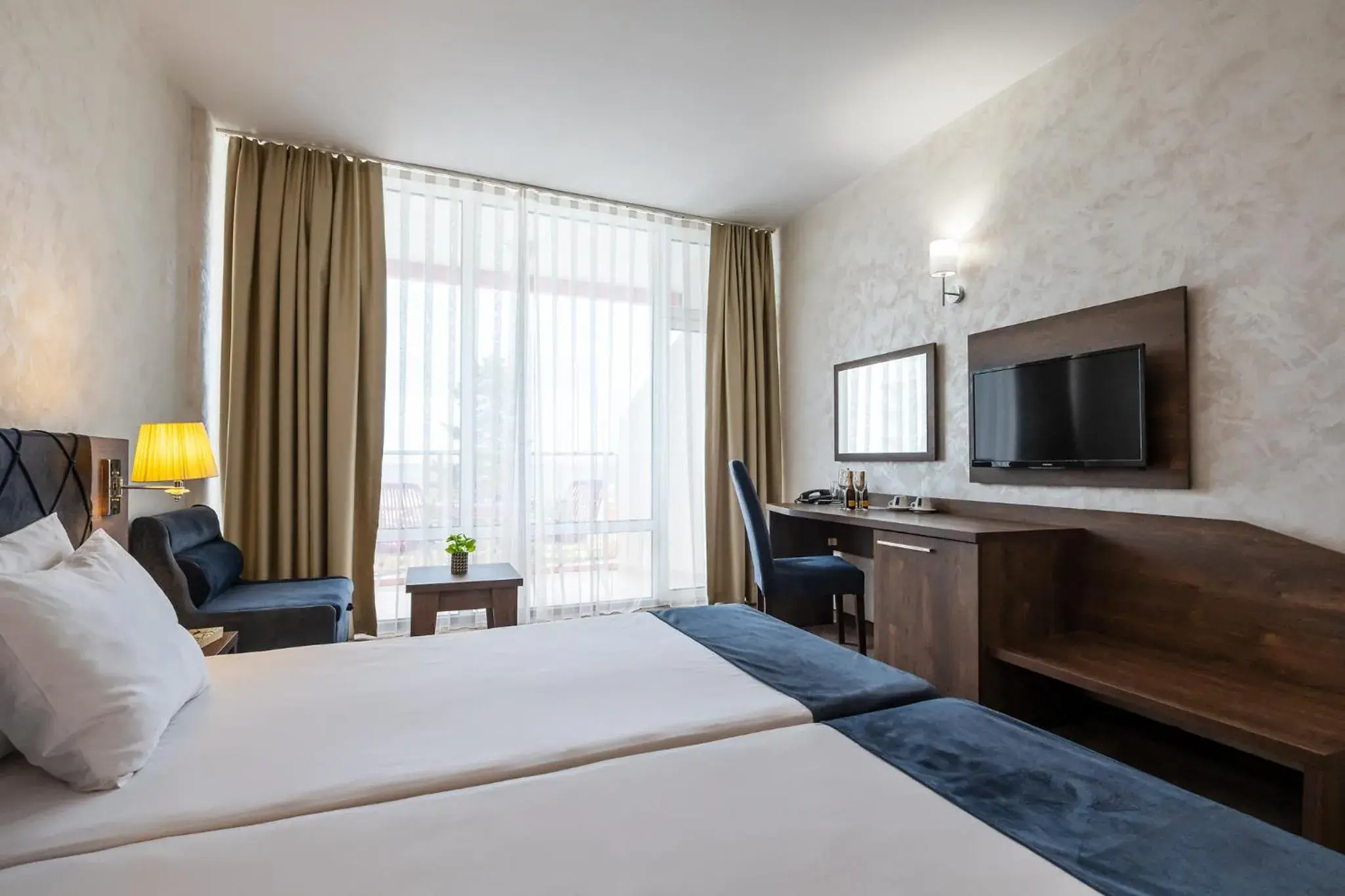 Twin Room with Balcony and Park View in Flamingo Beach Hotel Twin Room with Balcony and Park View in Flamingo Beach Hotel