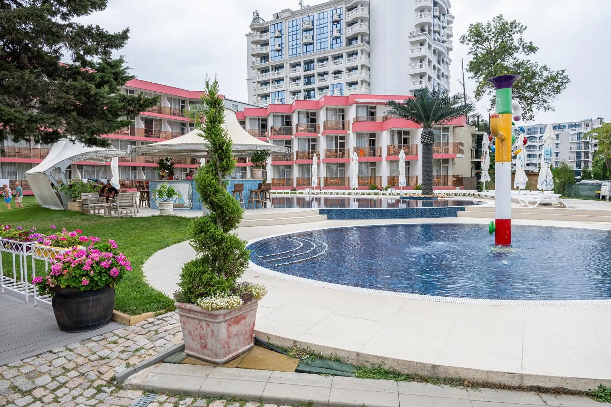 Swimming pool in Flamingo Beach Hotel
