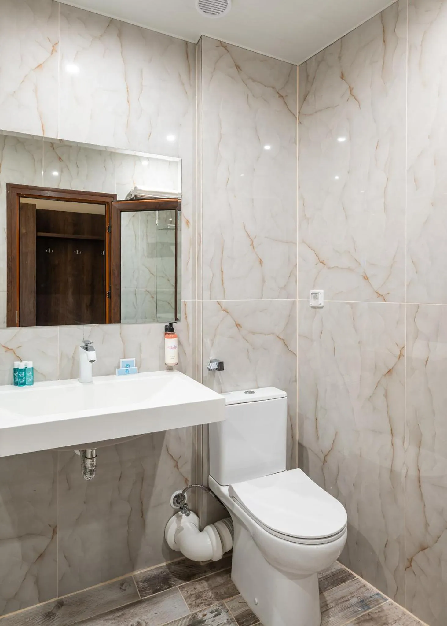 Toilet in Flamingo Beach Hotel