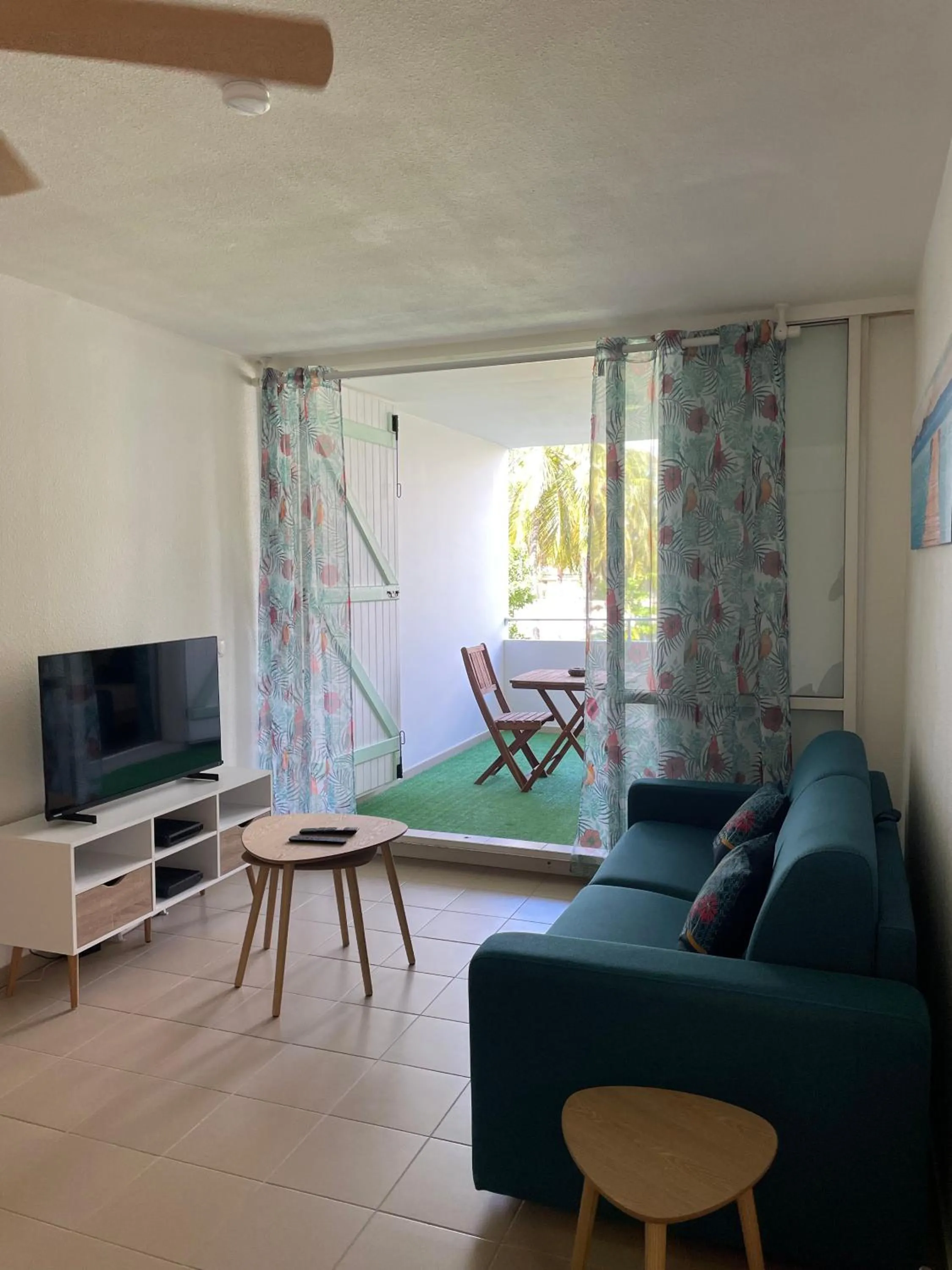 Communal lounge/ TV room in Appartement tout confort ! Au pied de la plage !