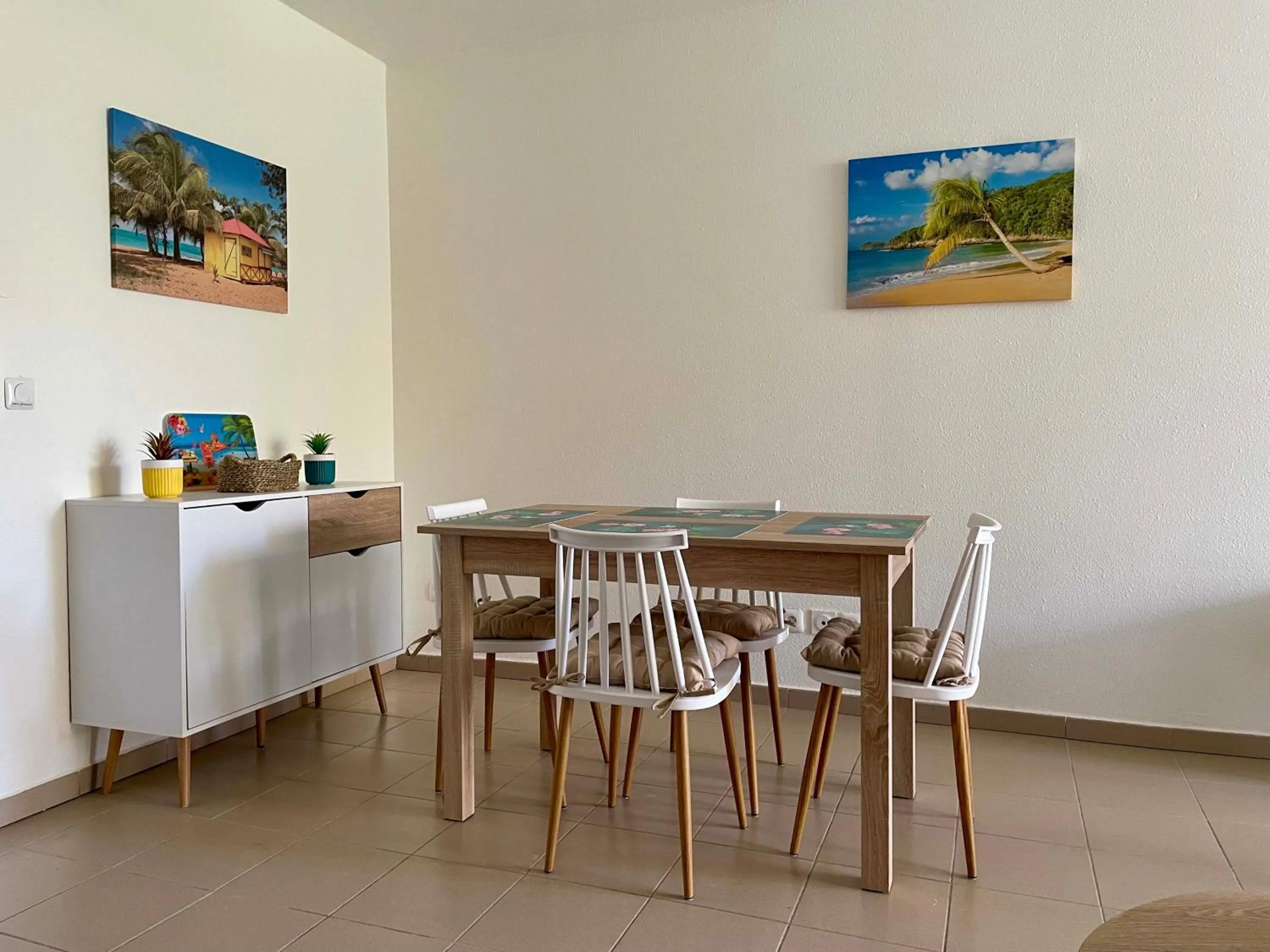 Dining area in Appartement tout confort ! Au pied de la plage !