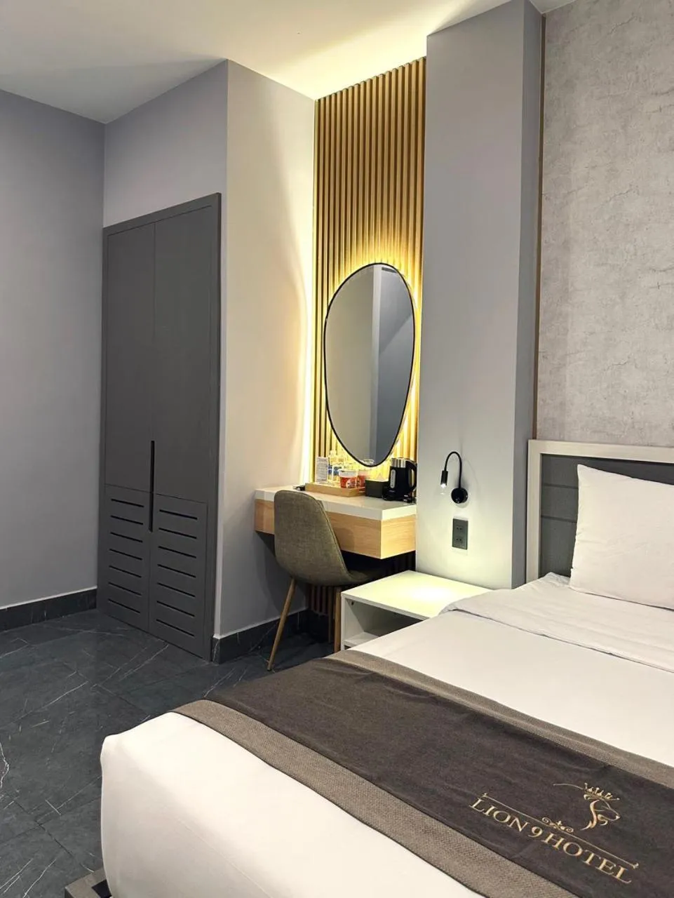 hair dresser, Bed in LION 9 HOTEL