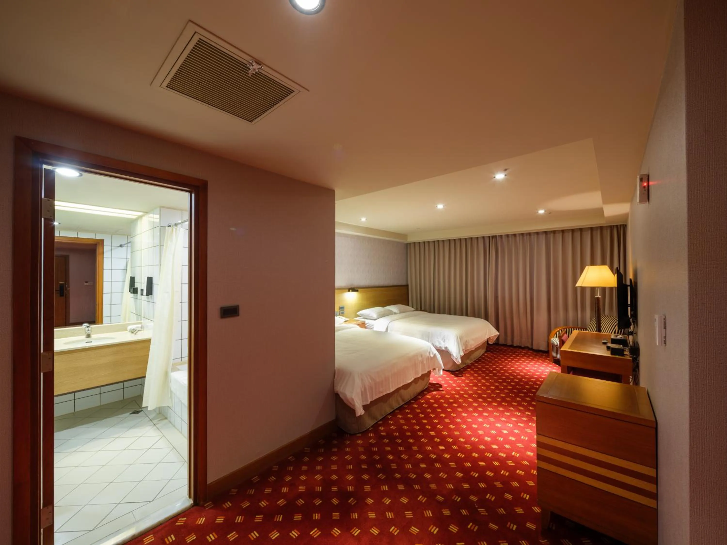 Photo of the whole room, Bed in Rich & Free Hotel - Fuzhong 富逸旅趣-板橋府中館