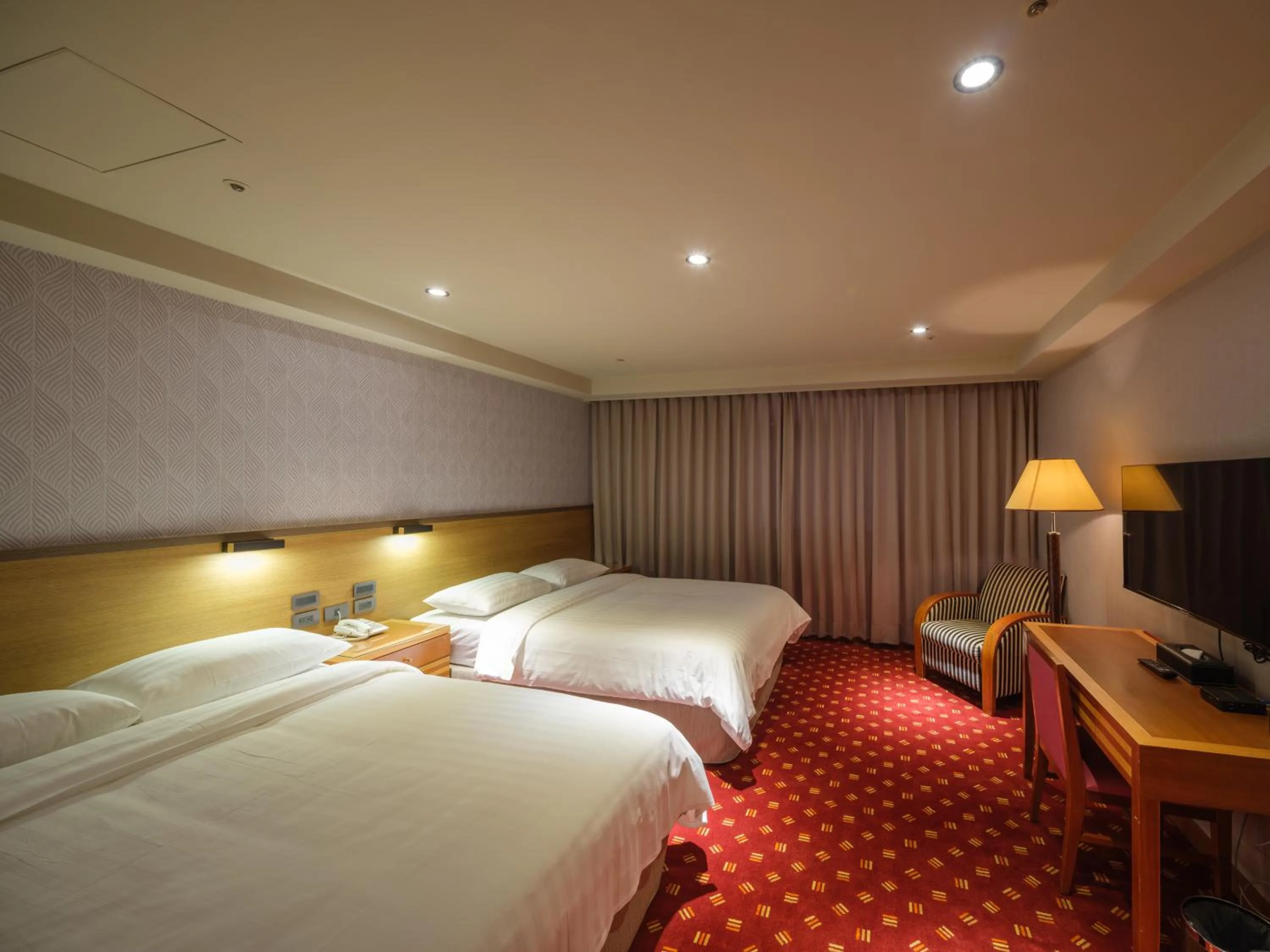 Photo of the whole room, Bed in Rich & Free Hotel - Fuzhong 富逸旅趣-板橋府中館