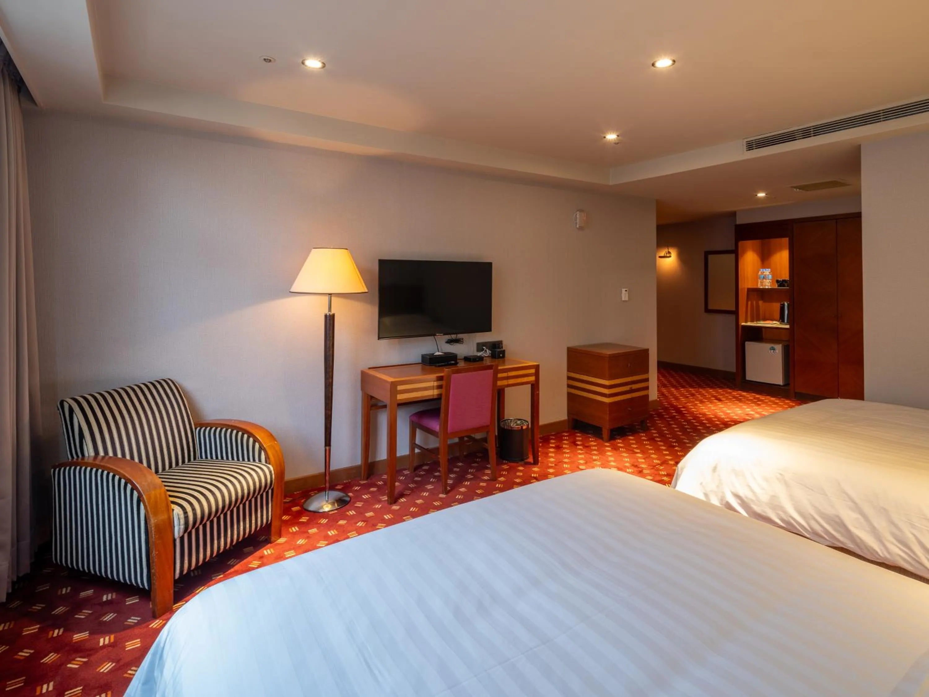 Photo of the whole room, Bed in Rich & Free Hotel - Fuzhong 富逸旅趣-板橋府中館