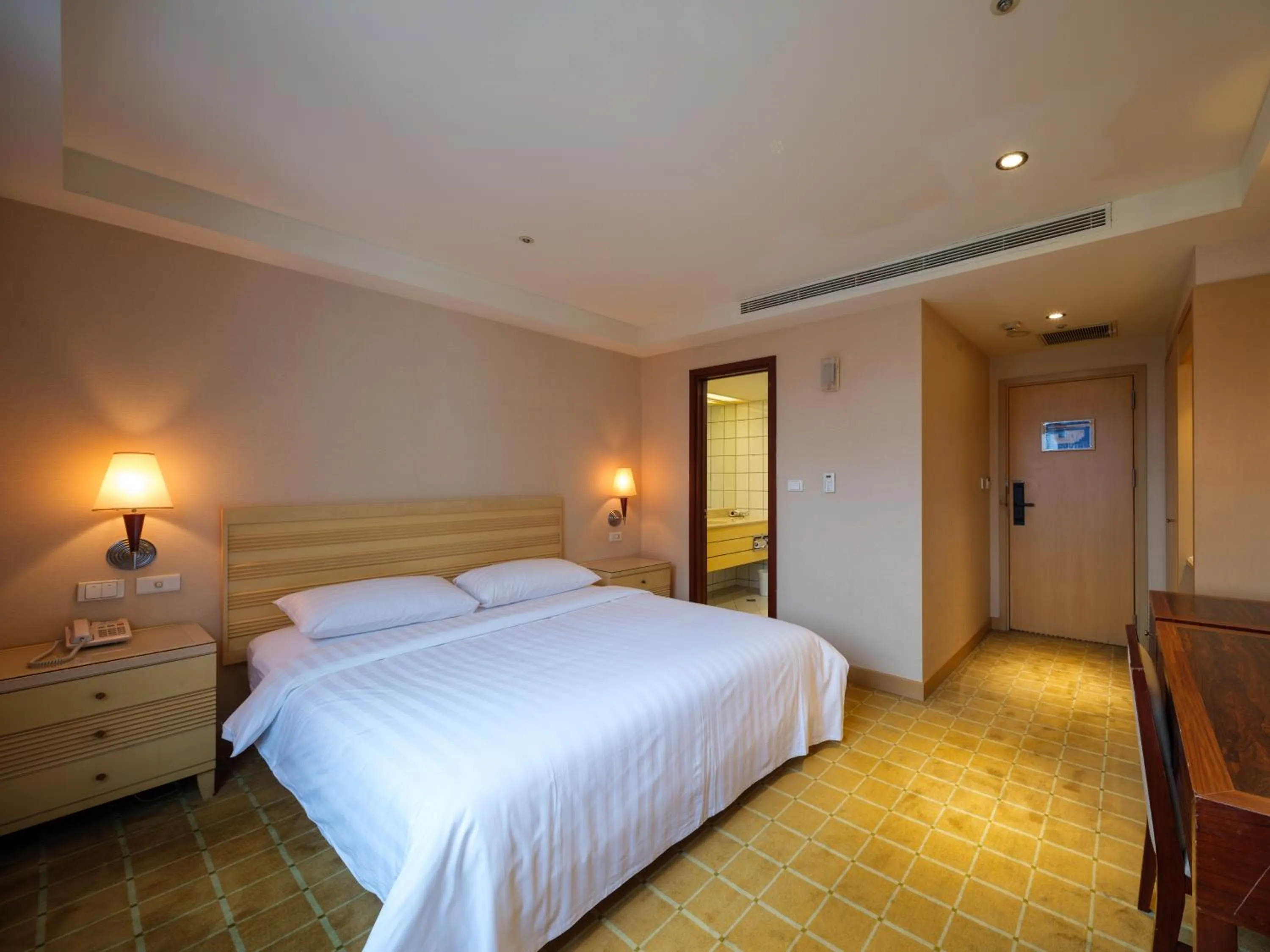 Photo of the whole room, Bed in Rich & Free Hotel - Fuzhong 富逸旅趣-板橋府中館