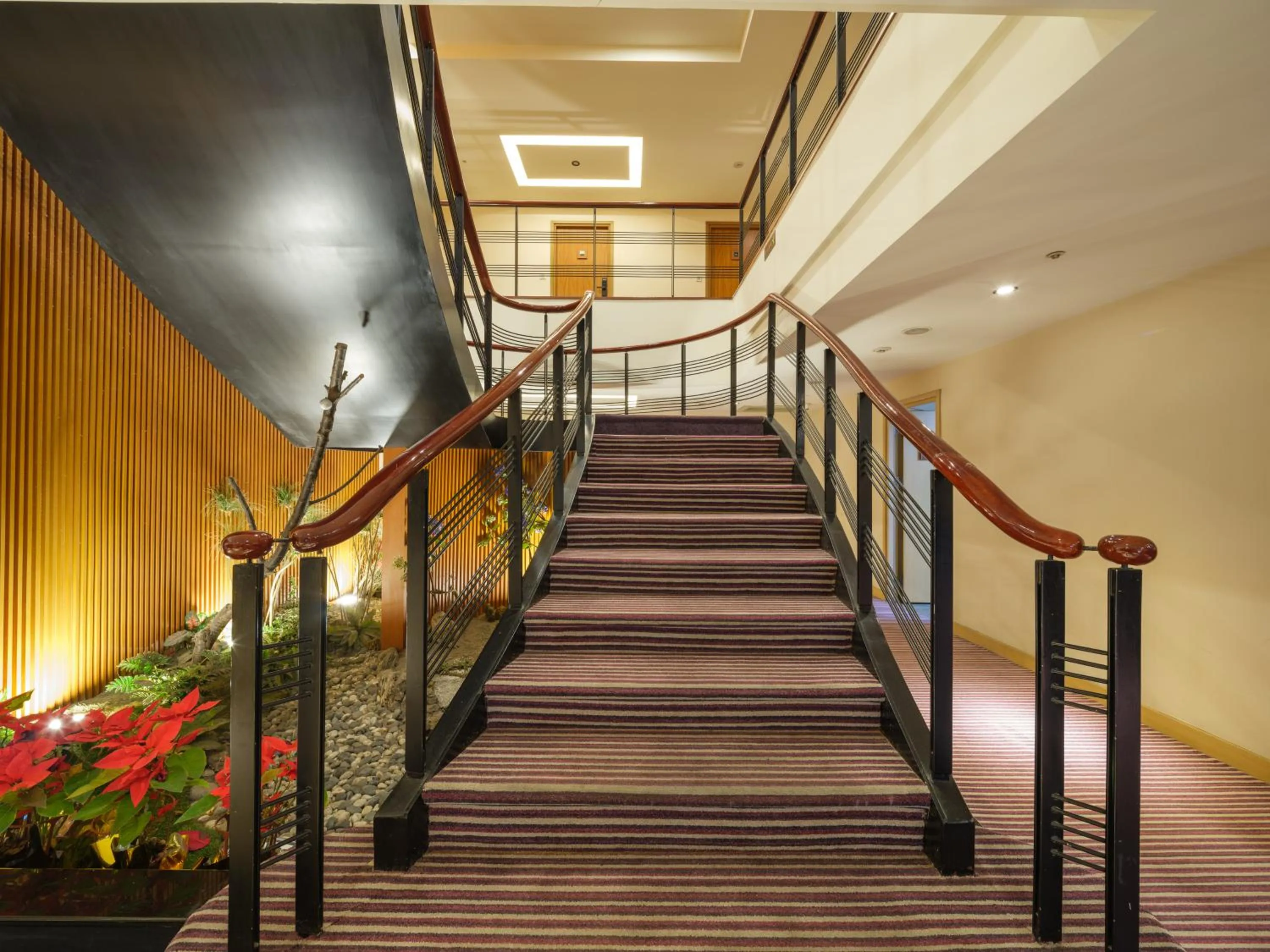 Property building in Rich & Free Hotel - Fuzhong 富逸旅趣-板橋府中館