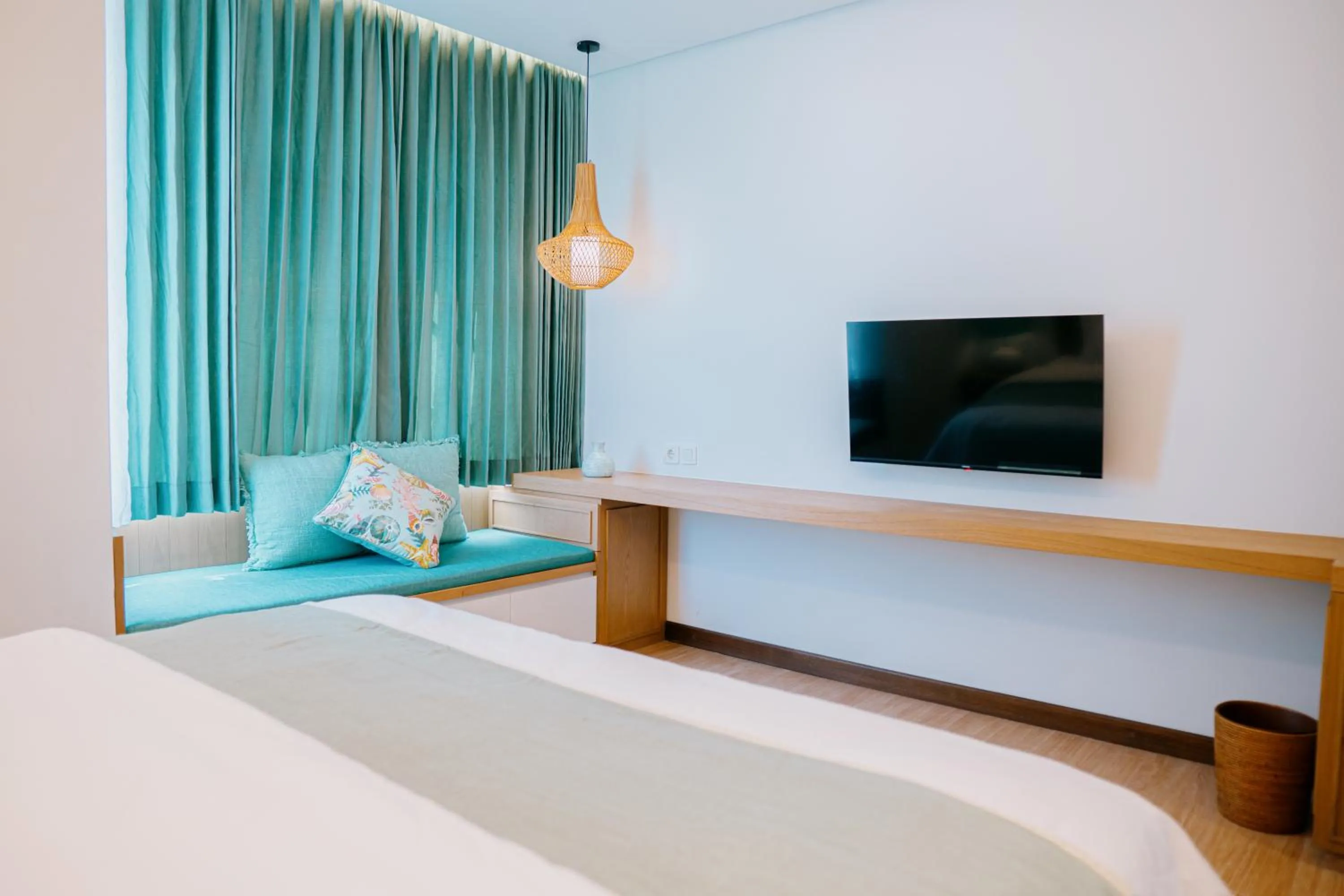 Communal lounge/ TV room, Bed in Casa Amarta Canggu - Boutique Lofts & Detox SPA