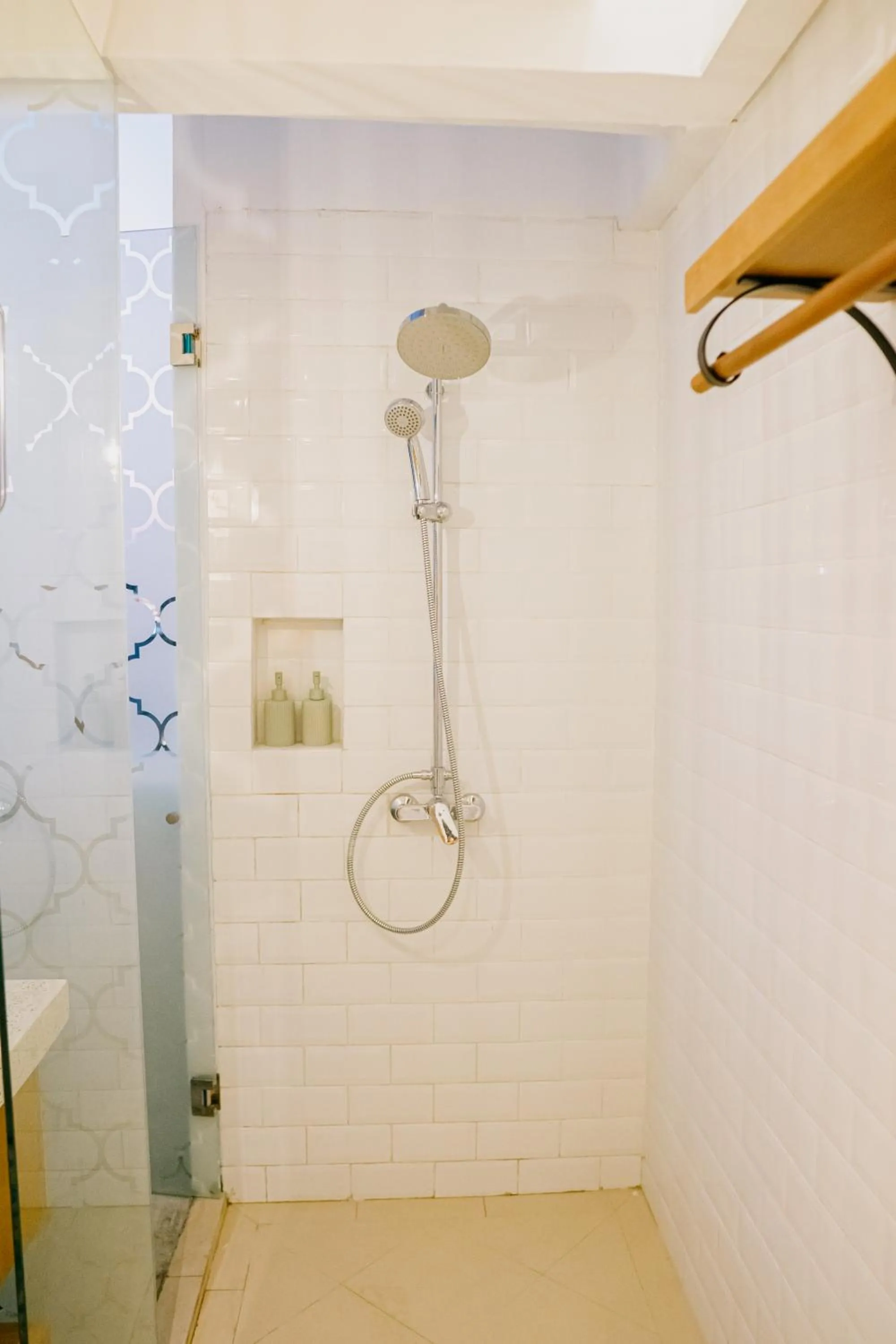 Shower in Casa Amarta Canggu - Boutique Lofts & Detox SPA