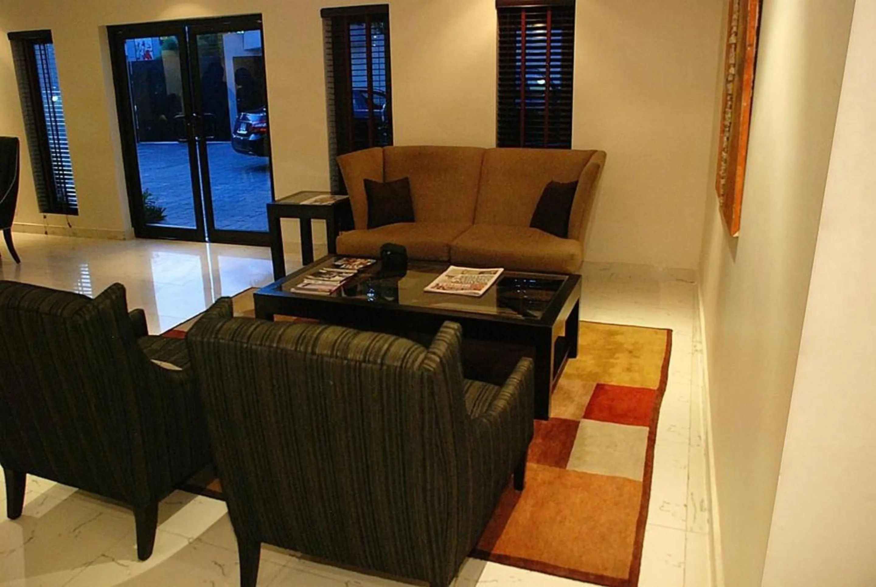 Living room in S & S Hotel & Suites