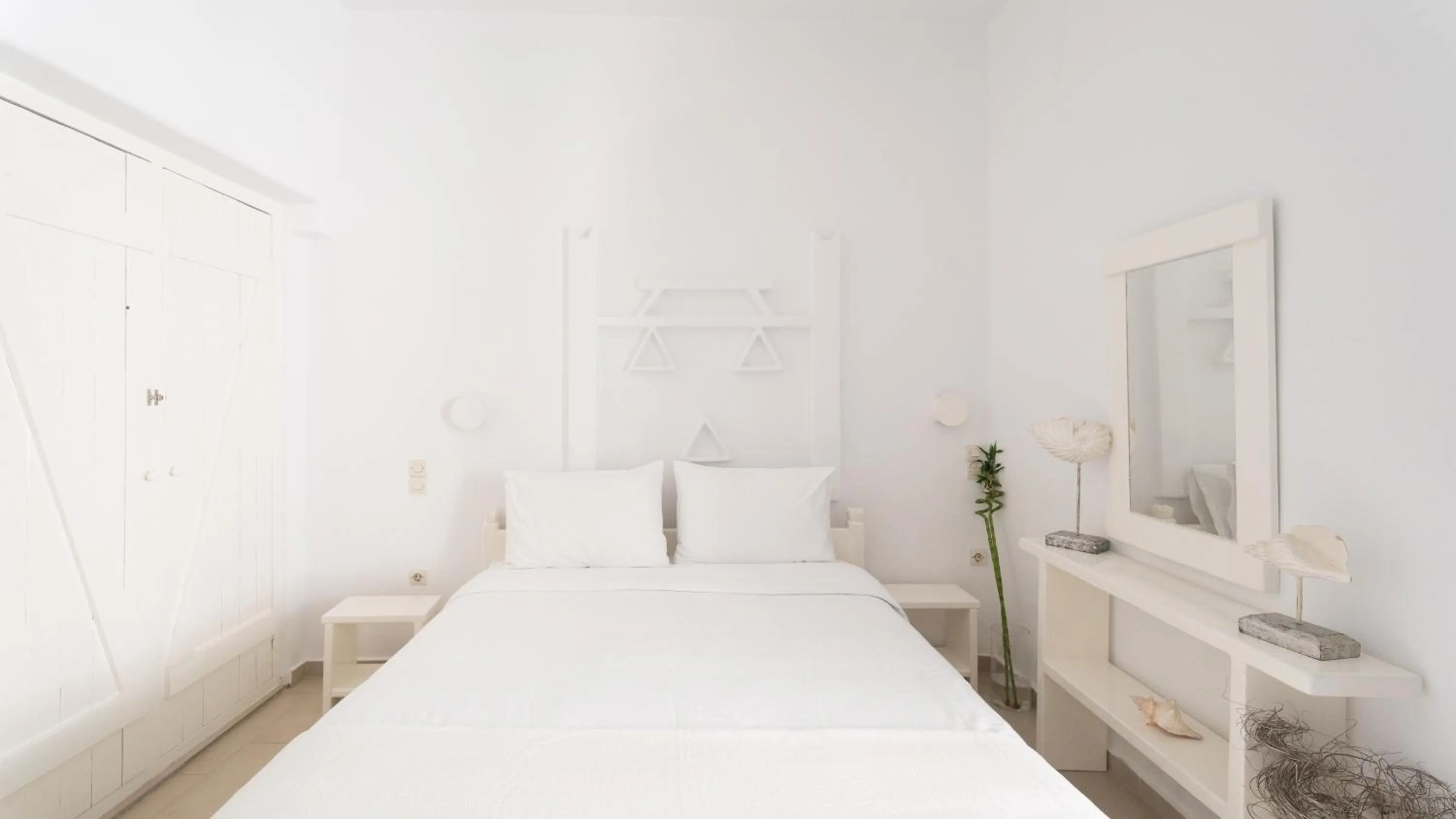 View (from property/room), Bed in Eleanna's Mykonos