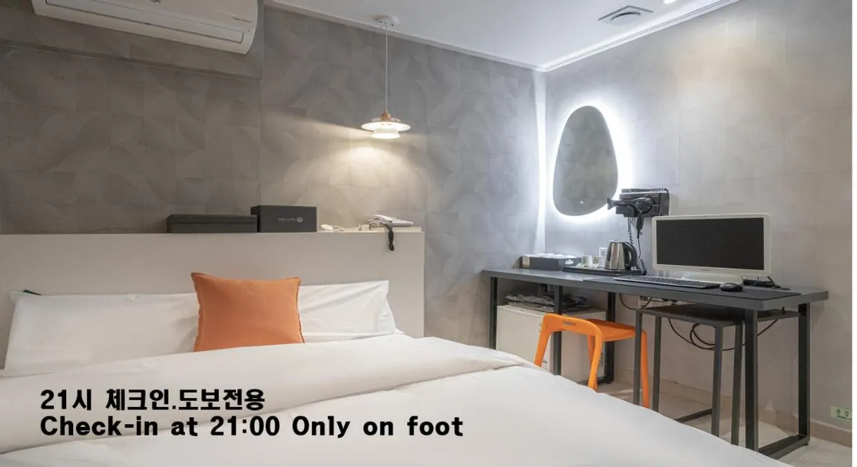 Bed in Uiwang Nine Hotel