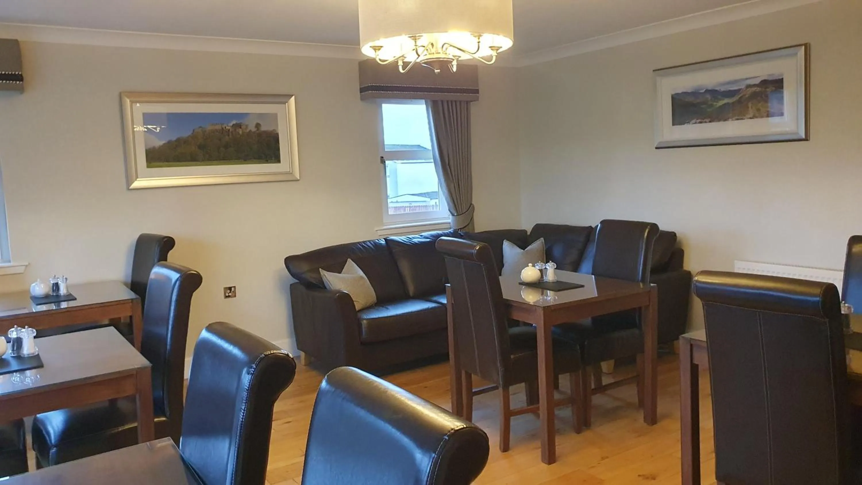 Breakfast in Springfield Lodge Bed and Breakfast