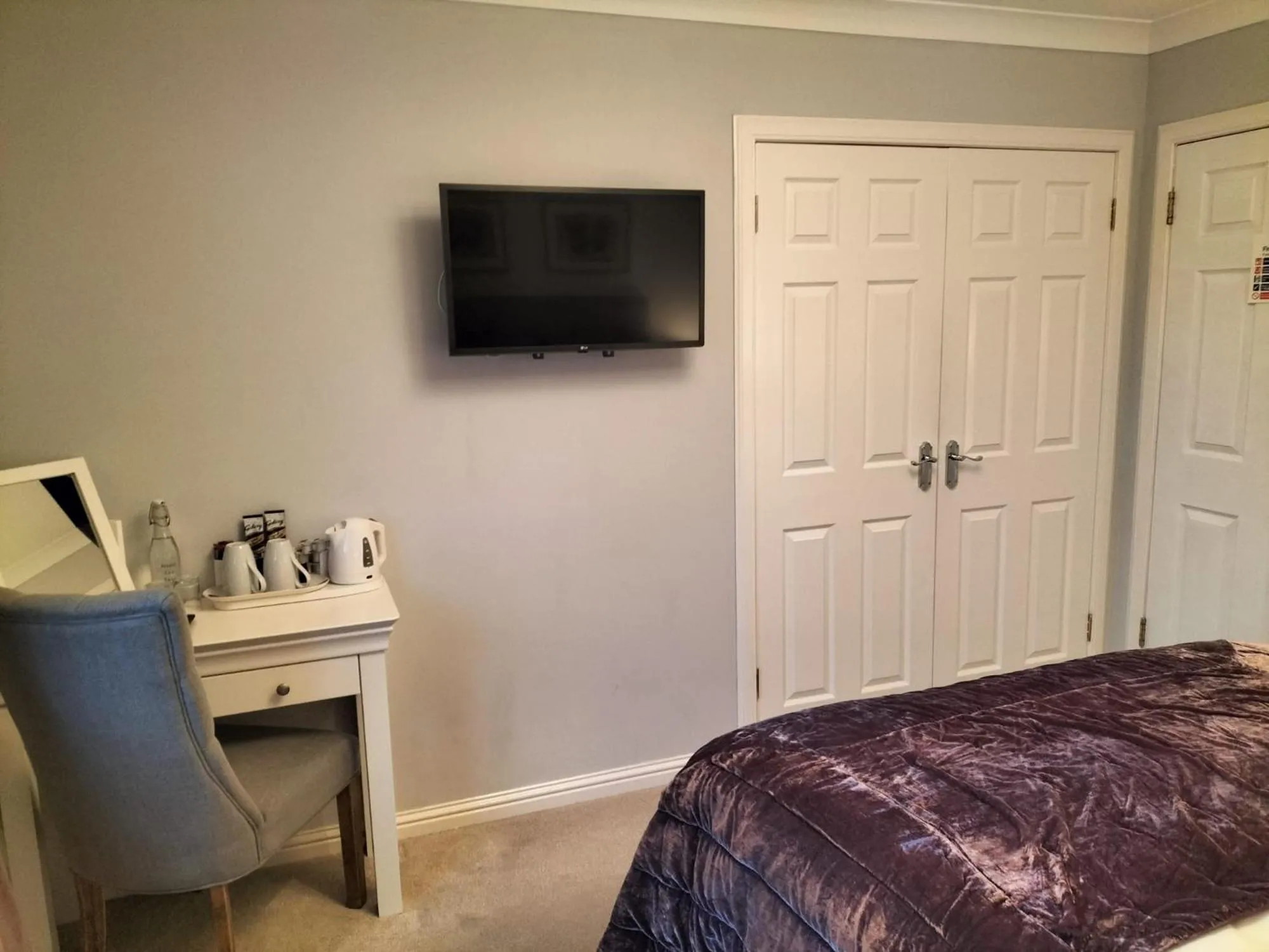 hair dresser, Bed in Springfield Lodge Bed and Breakfast