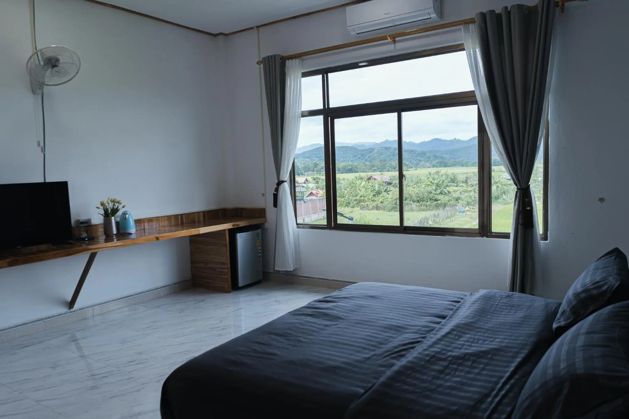 Bedroom, Bed in Tulip Hotel