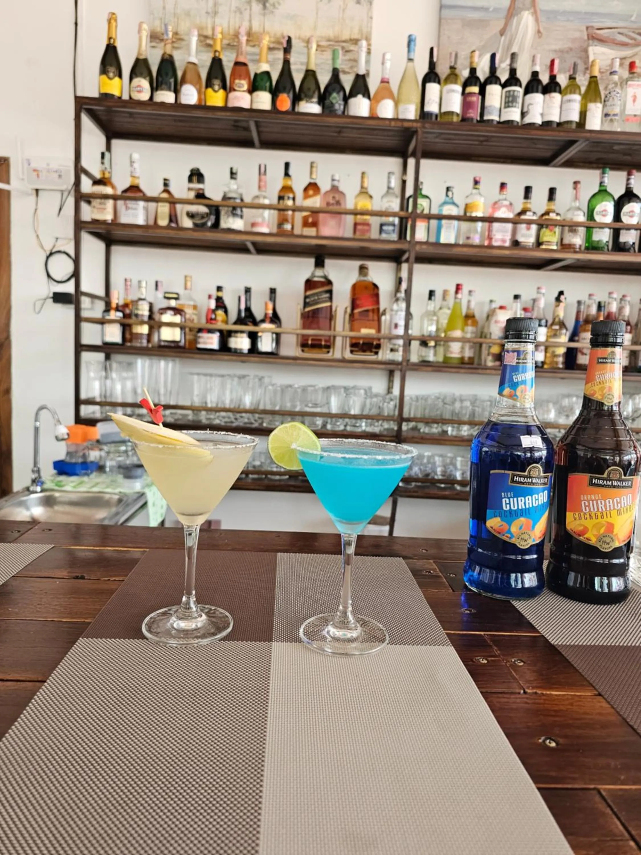 Restaurant/places to eat in Tulip Hotel