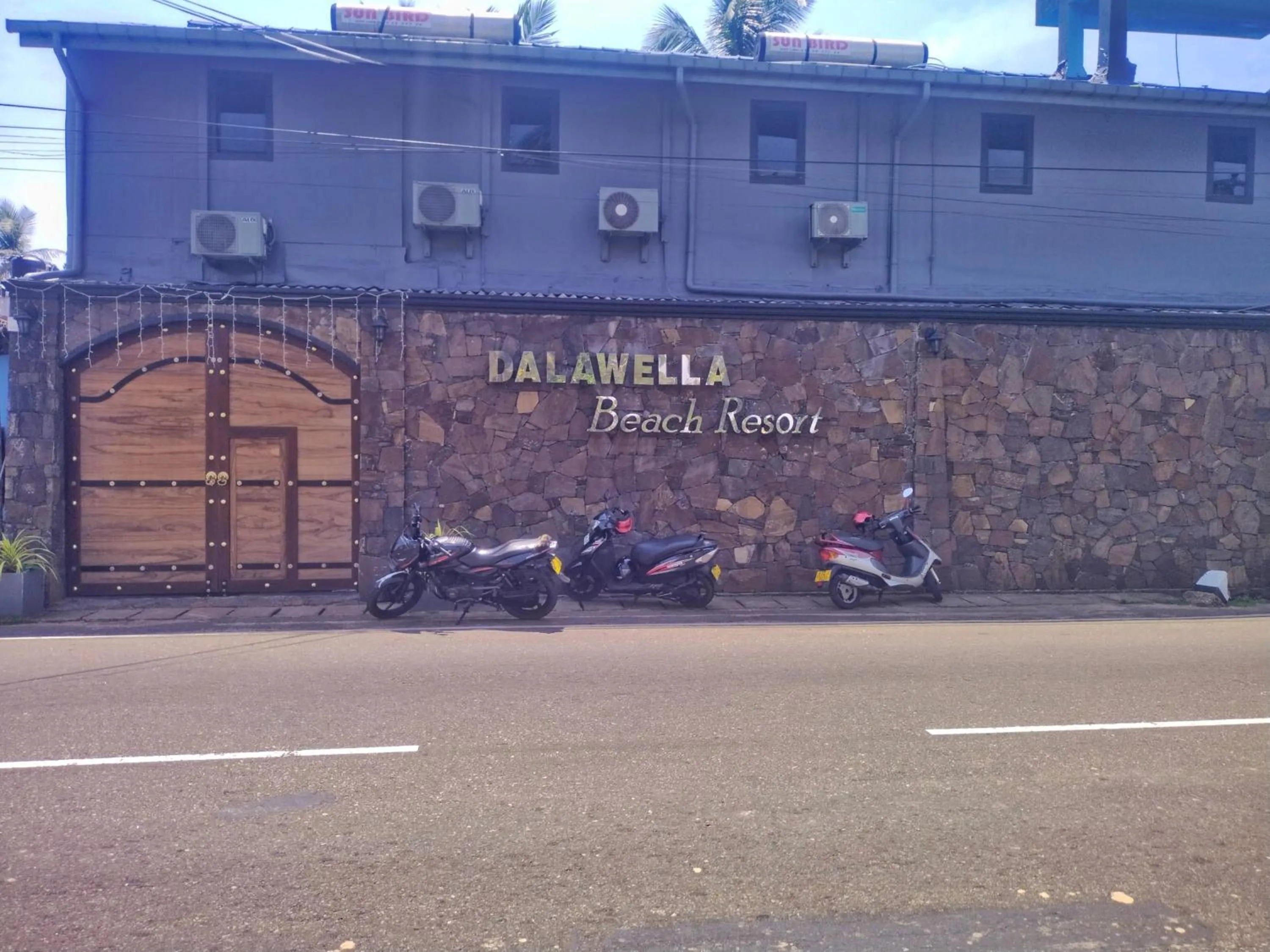 Facade/entrance in DALAWELLA BEACH RESORT