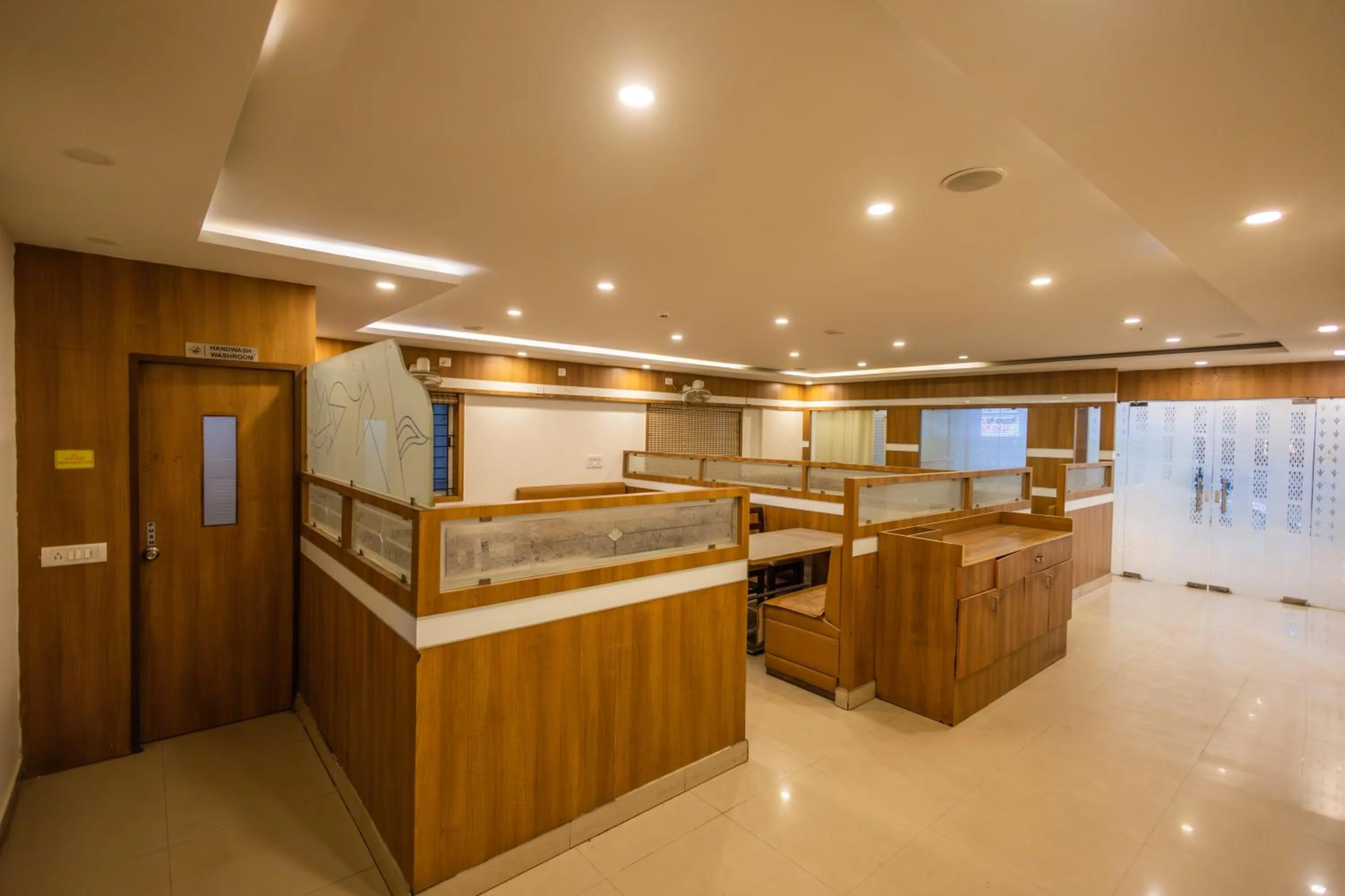 Restaurant/places to eat in Suraksha Stay Brookfield Hotel