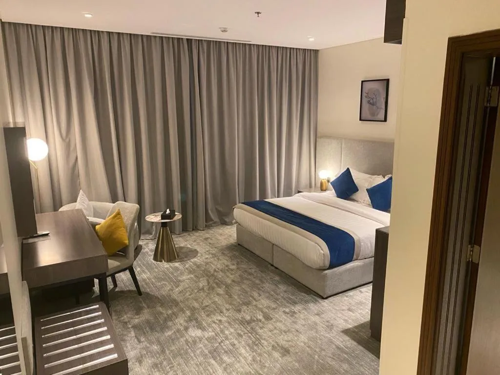 Photo of the whole room, Bed in Savoye Hotel