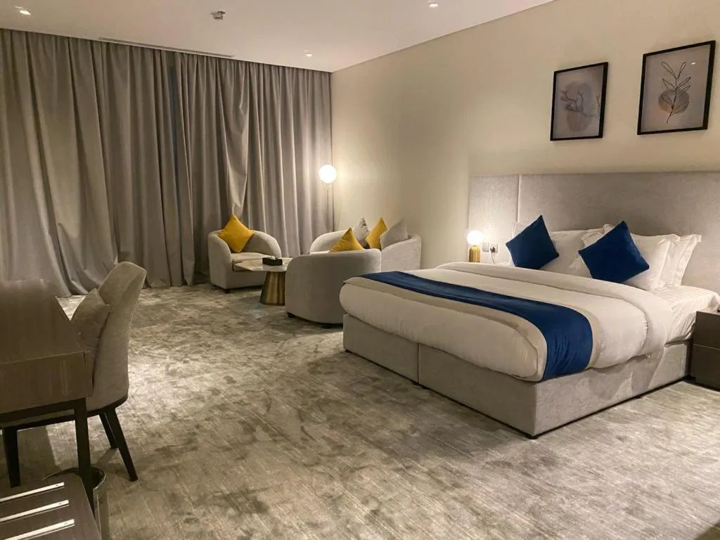 Bedroom, Bed in Savoye Hotel