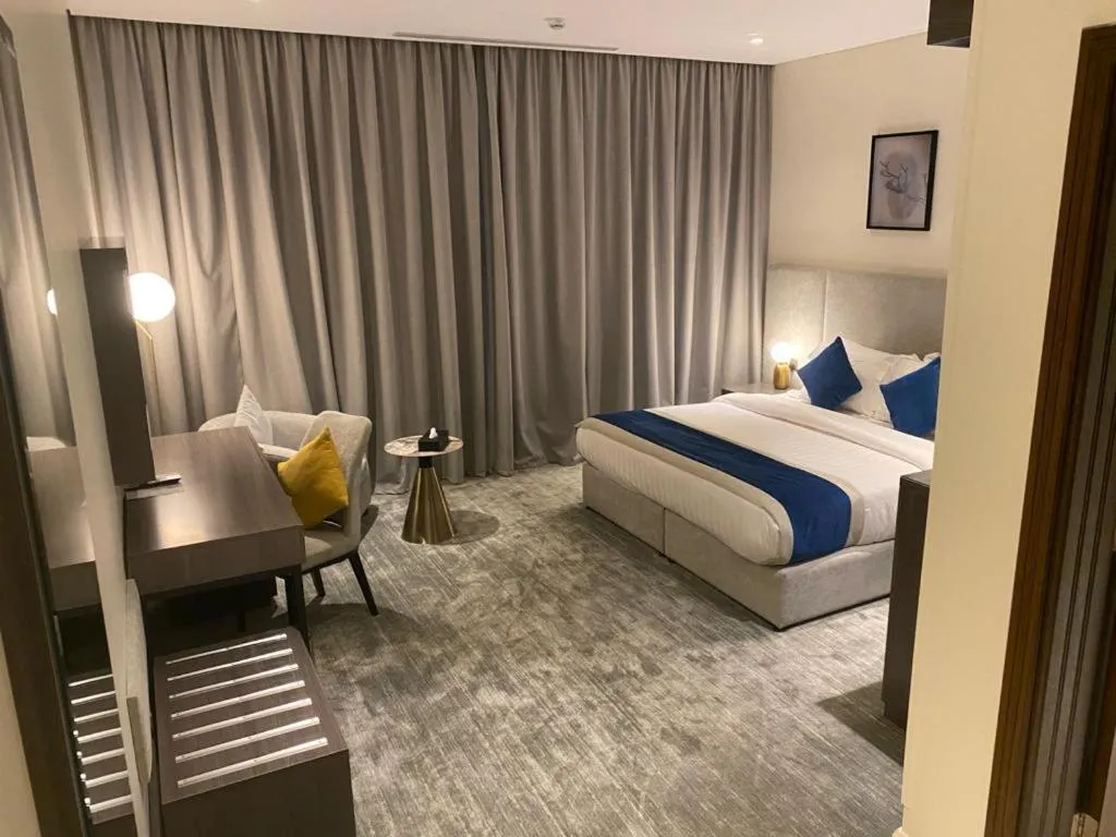 Bedroom, Bed in Savoye Hotel