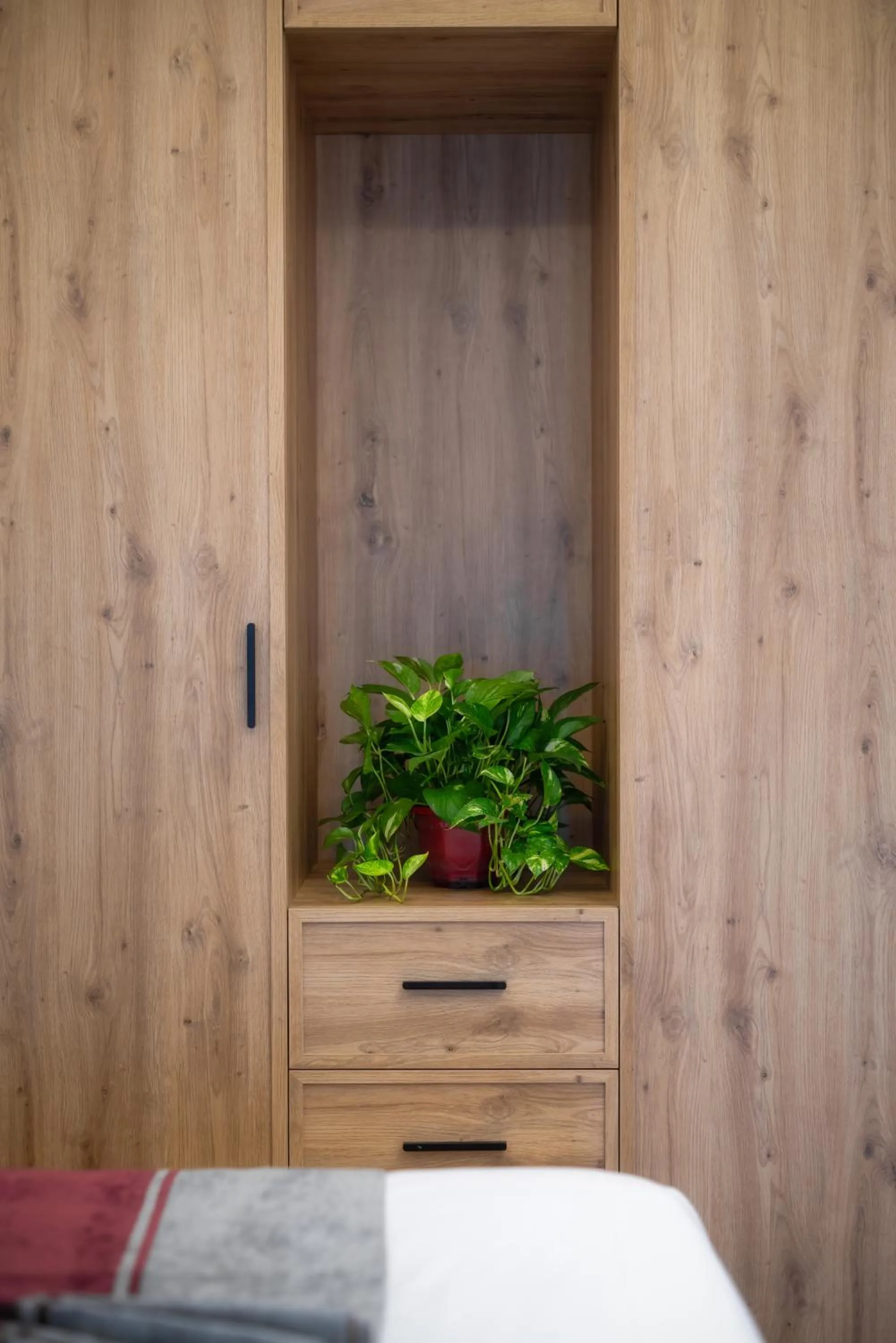 wardrobe, Bed in The Galaxy Home Doi Can Hotel and Apartment