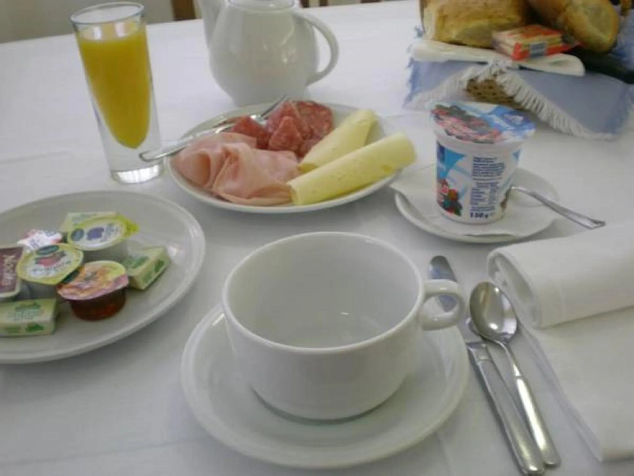 Restaurant/places to eat in Pensione Villa Joli