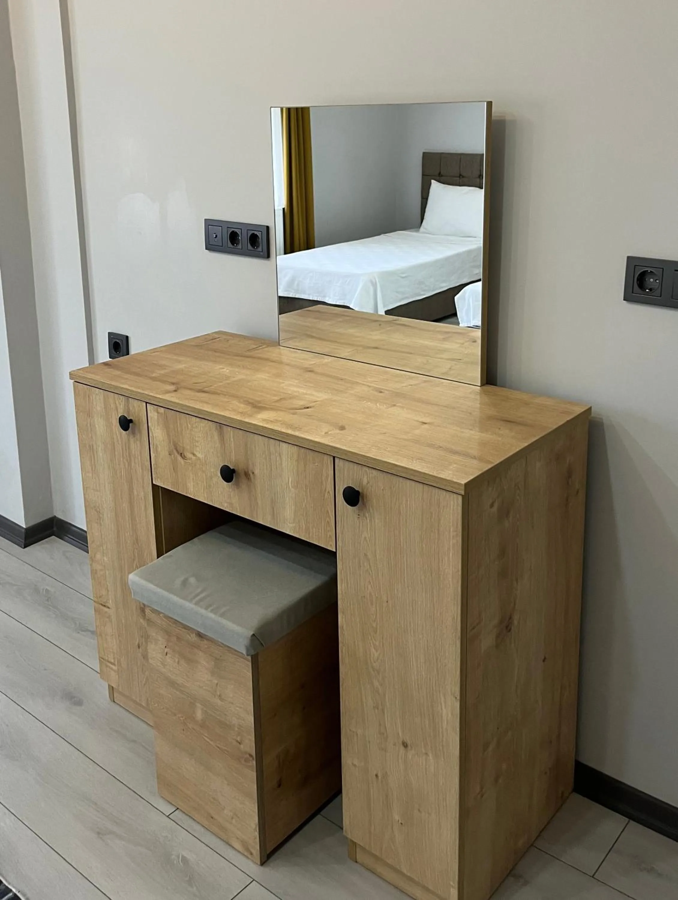 Decorative detail, Bed in Ozn Suit Airport Hotel