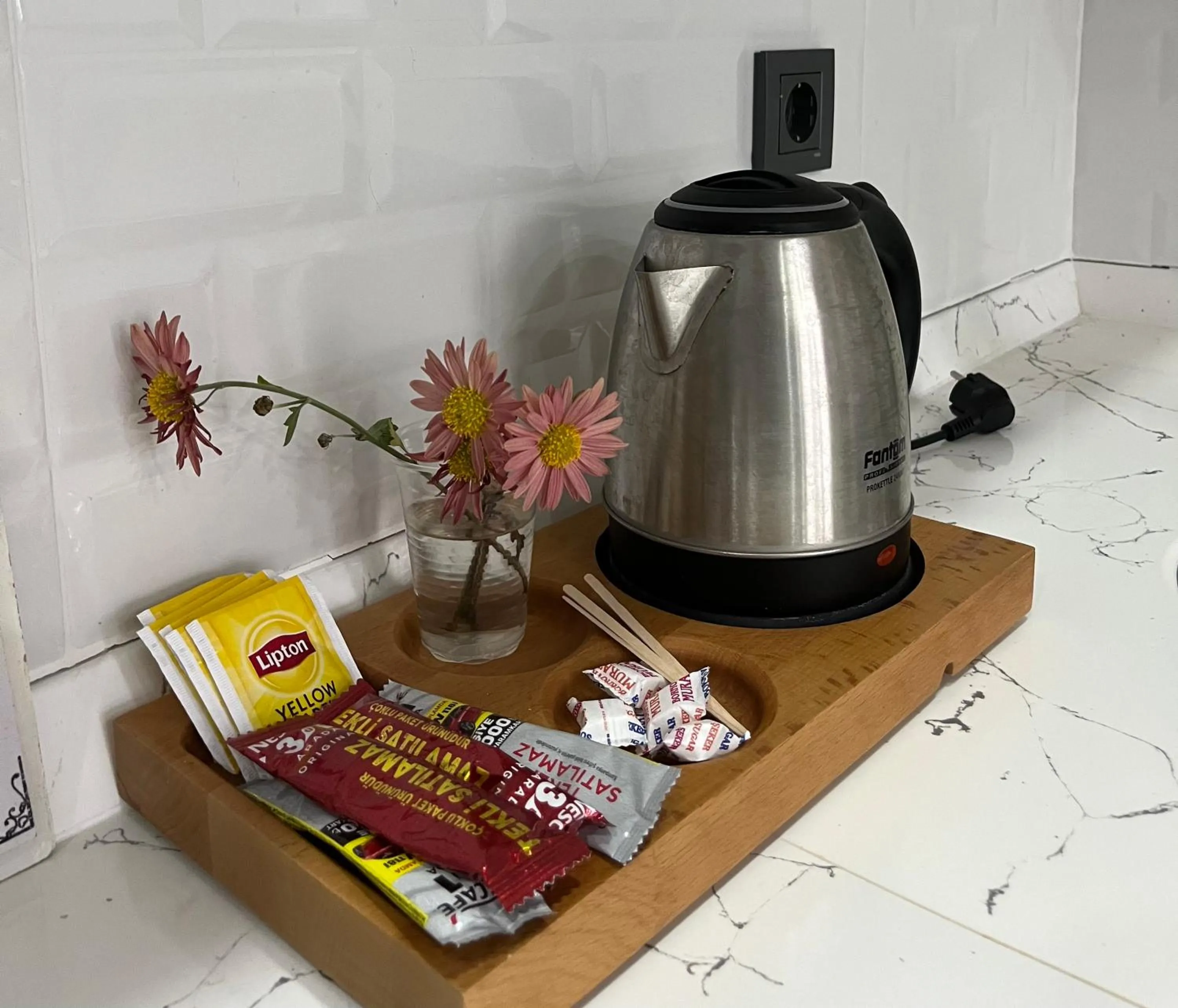 Coffee/tea facilities in Ozn Suit Airport Hotel