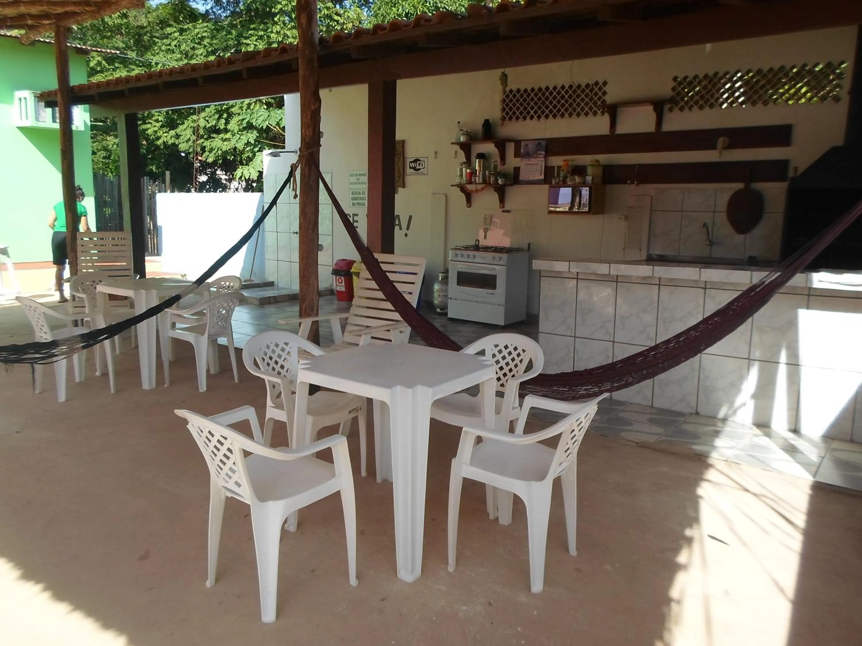 Communal kitchen in Hotel Coração Verde
