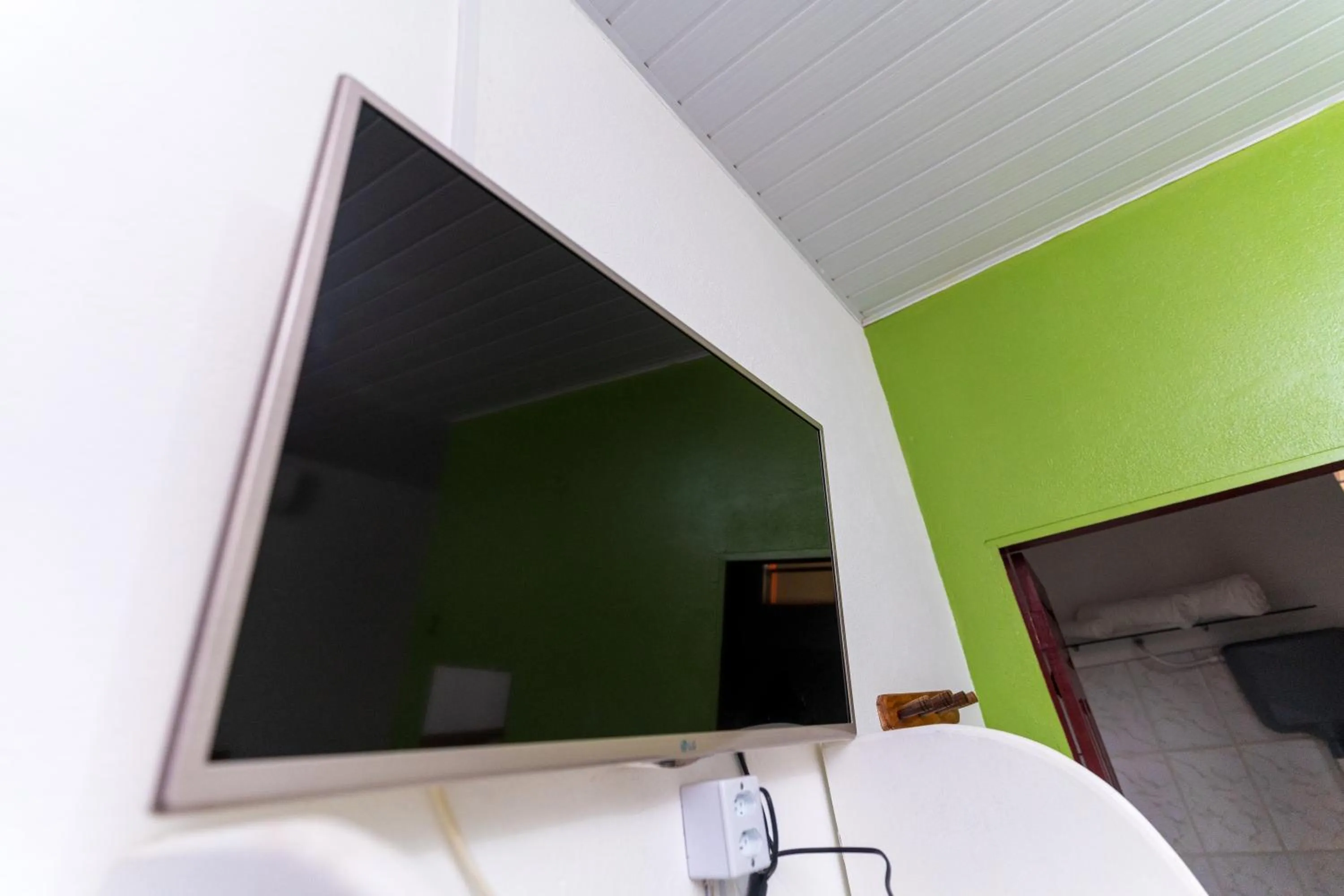 TV and multimedia in Hotel Coração Verde