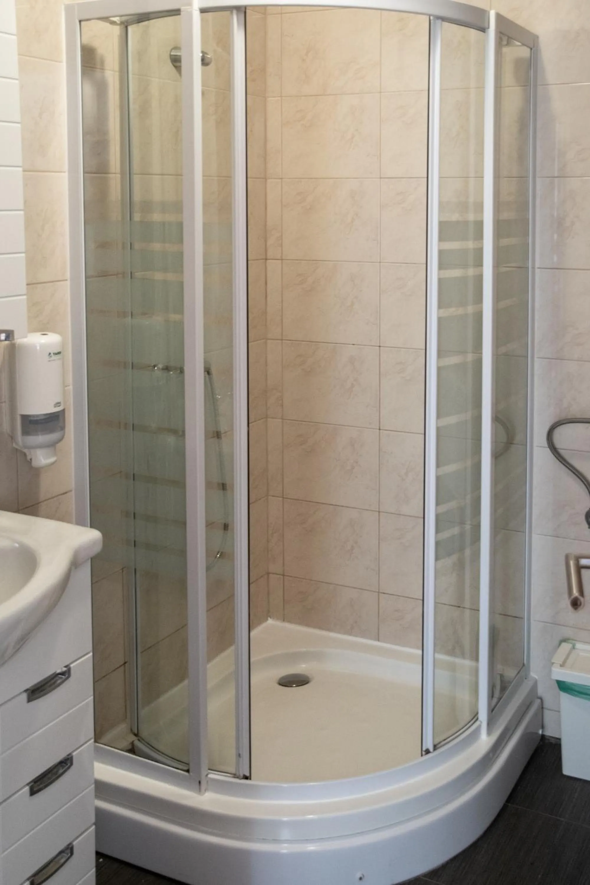 Shower in Guest House Maritimo