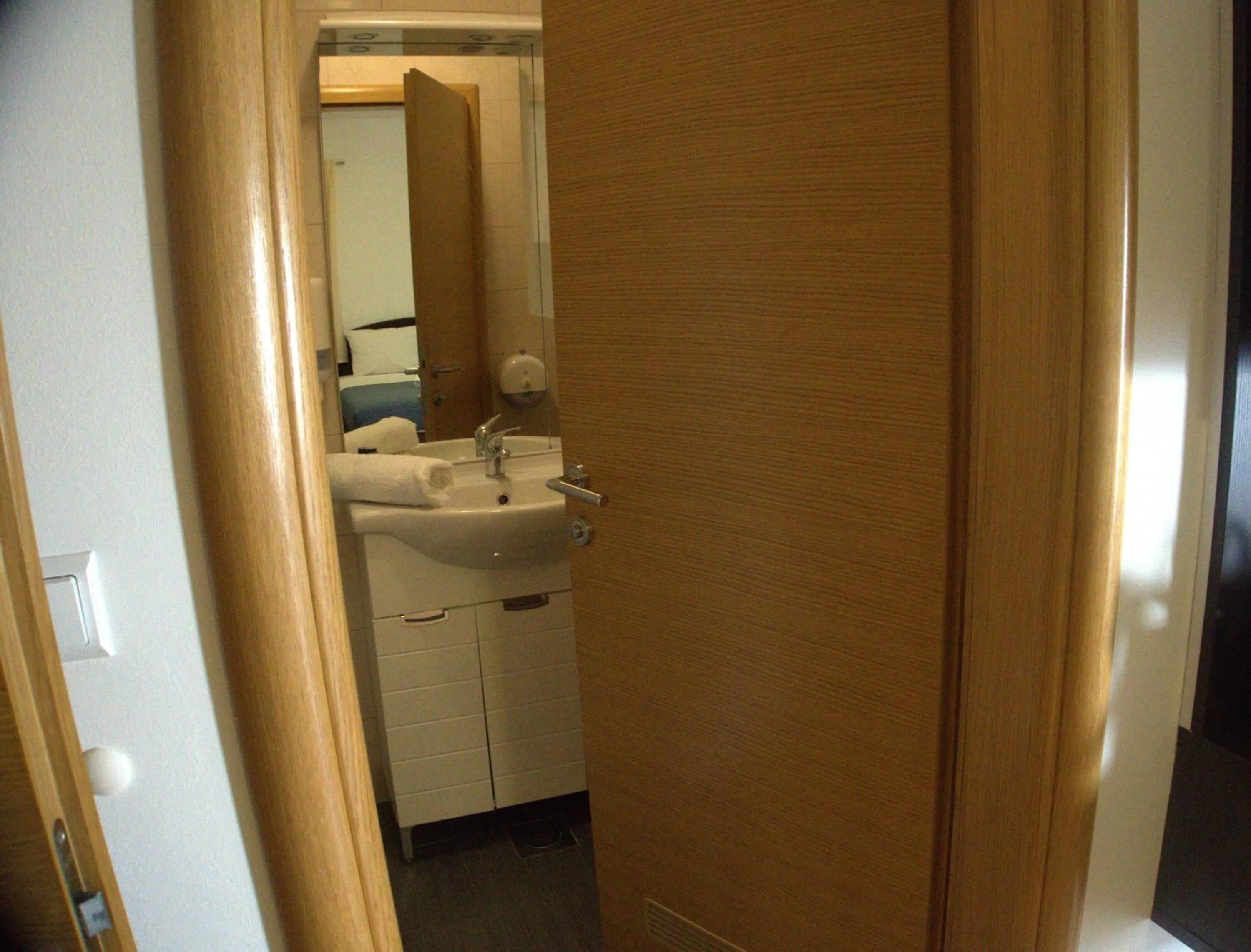 Bathroom in Guest House Maritimo