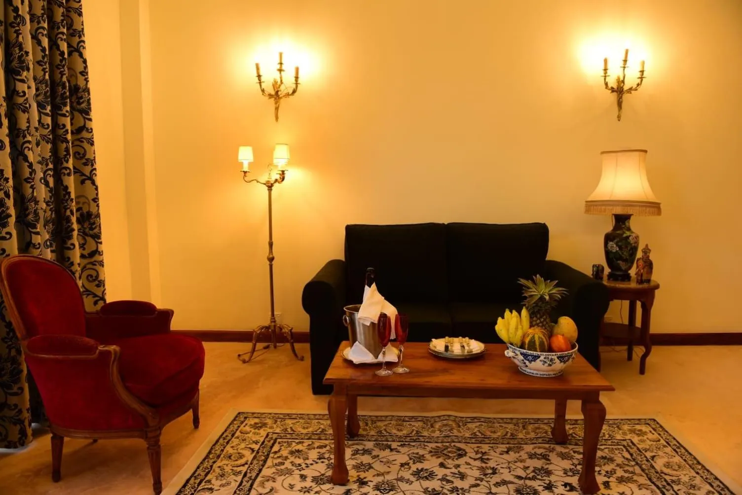 Seating area in Samsara