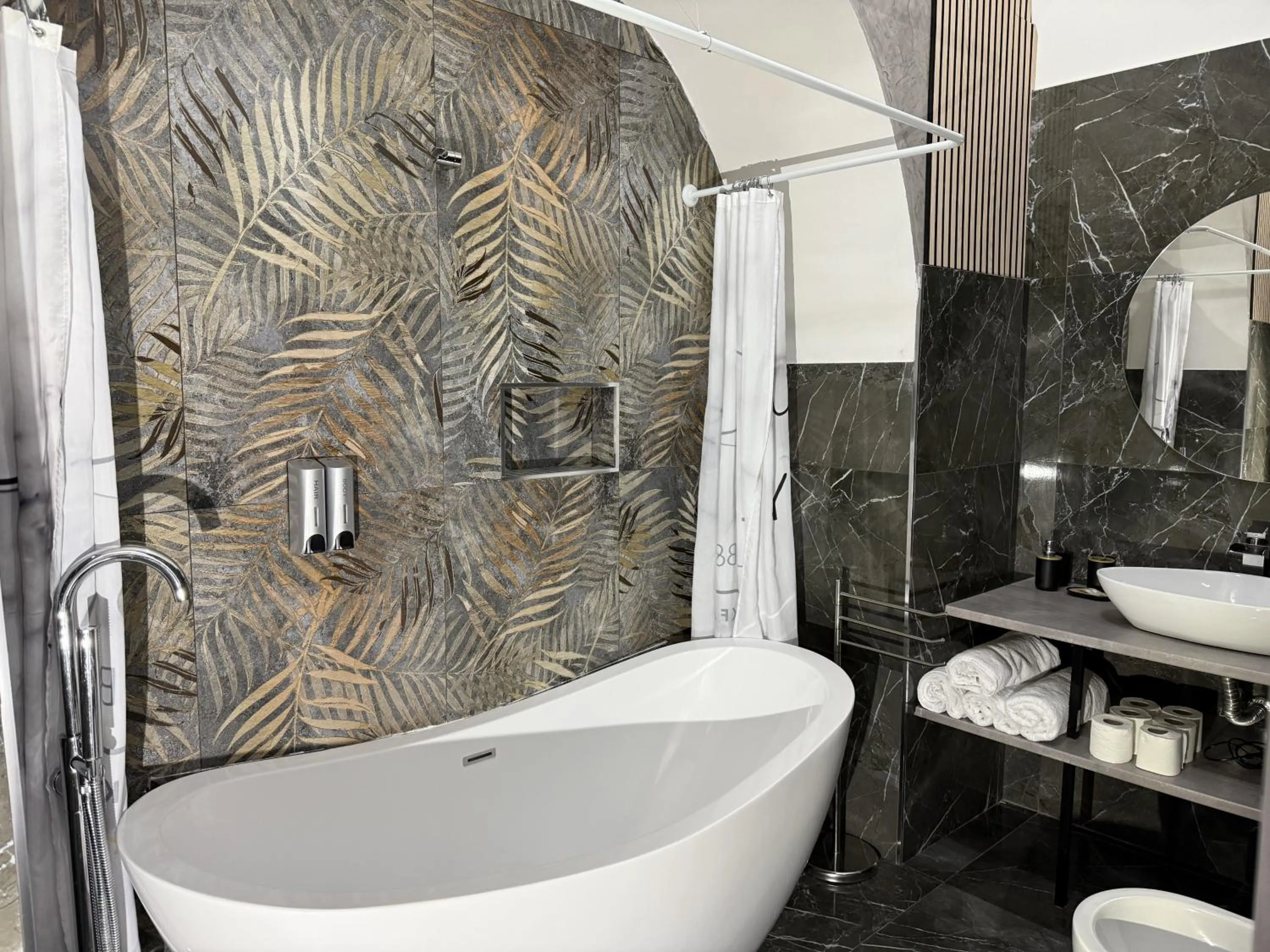 Shower in Ylisea Luxury B&B